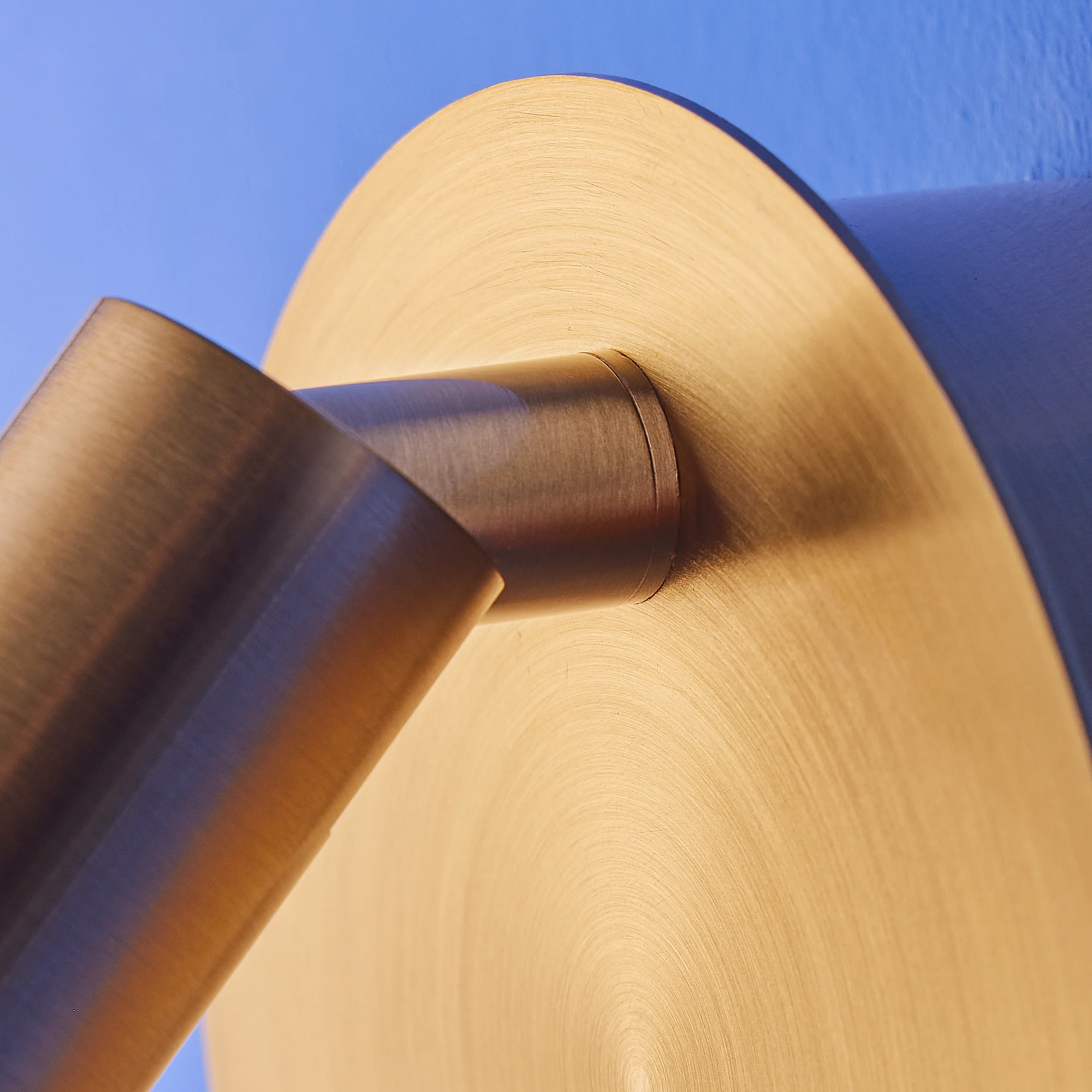 Focus rechargeable wall light in antique brass - Image 9