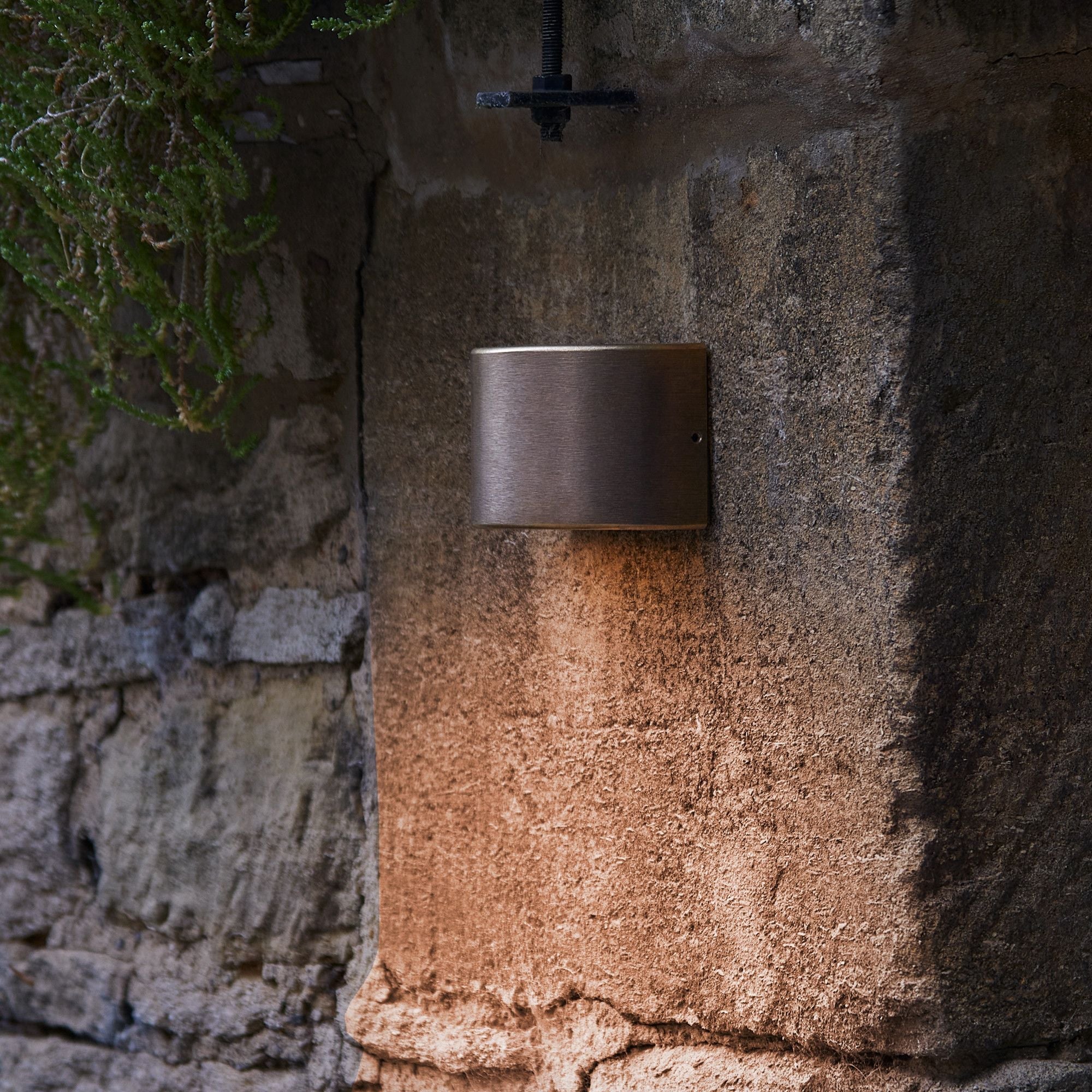 Fowey ip65 curved down light in aged brass - Image 7