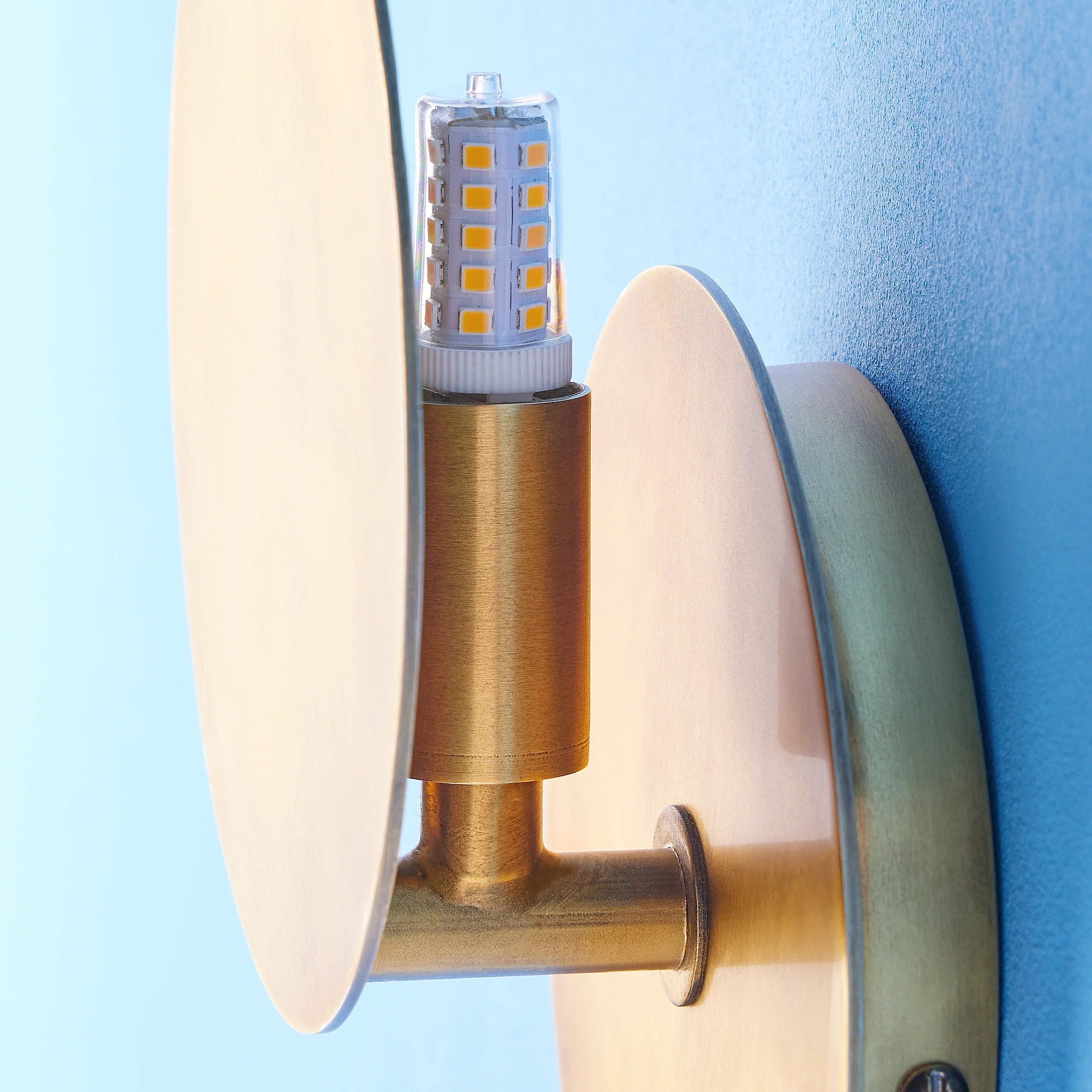 Franz wall light in aged brass finish - Image 10