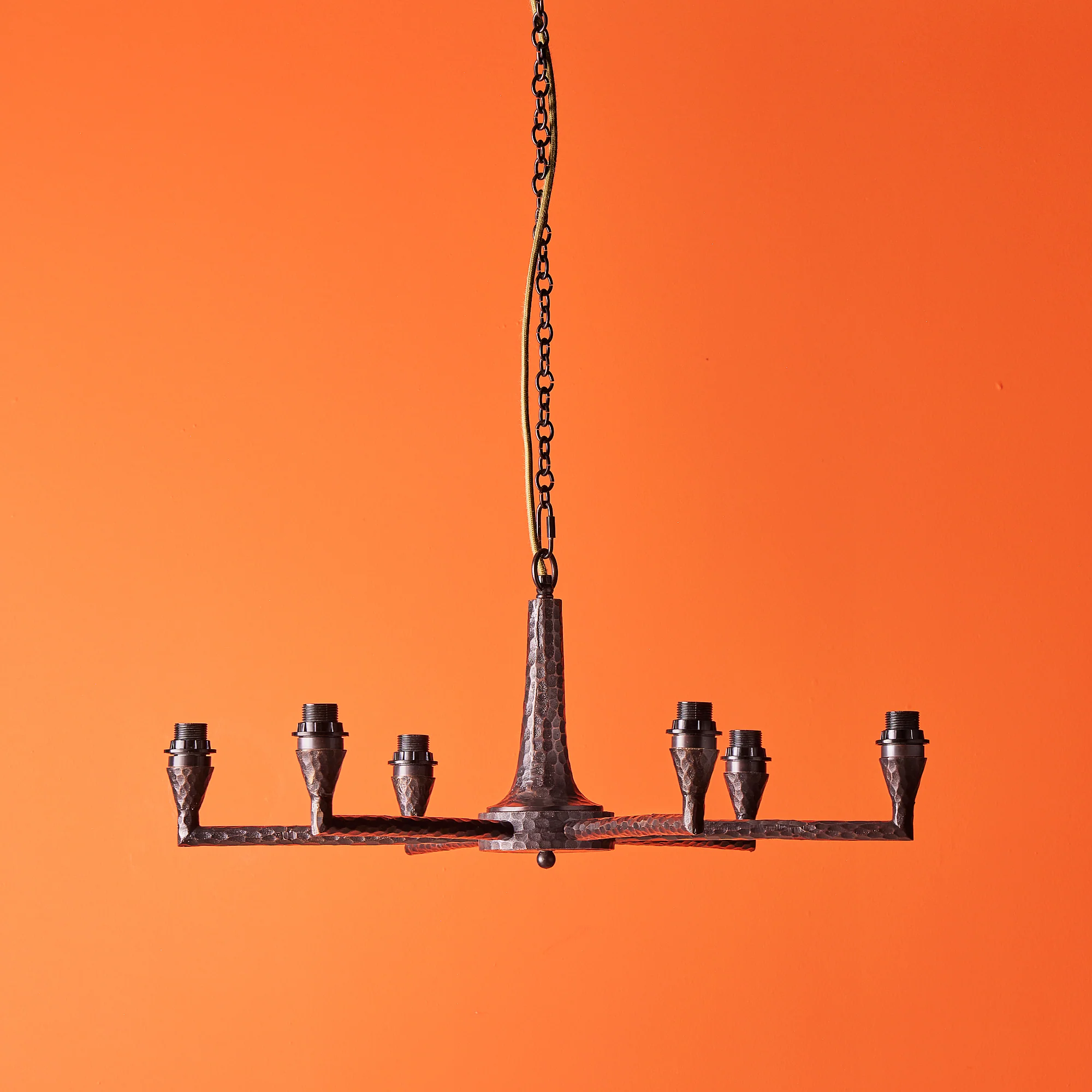 Frinky chandelier in hammered bronze - Image 5