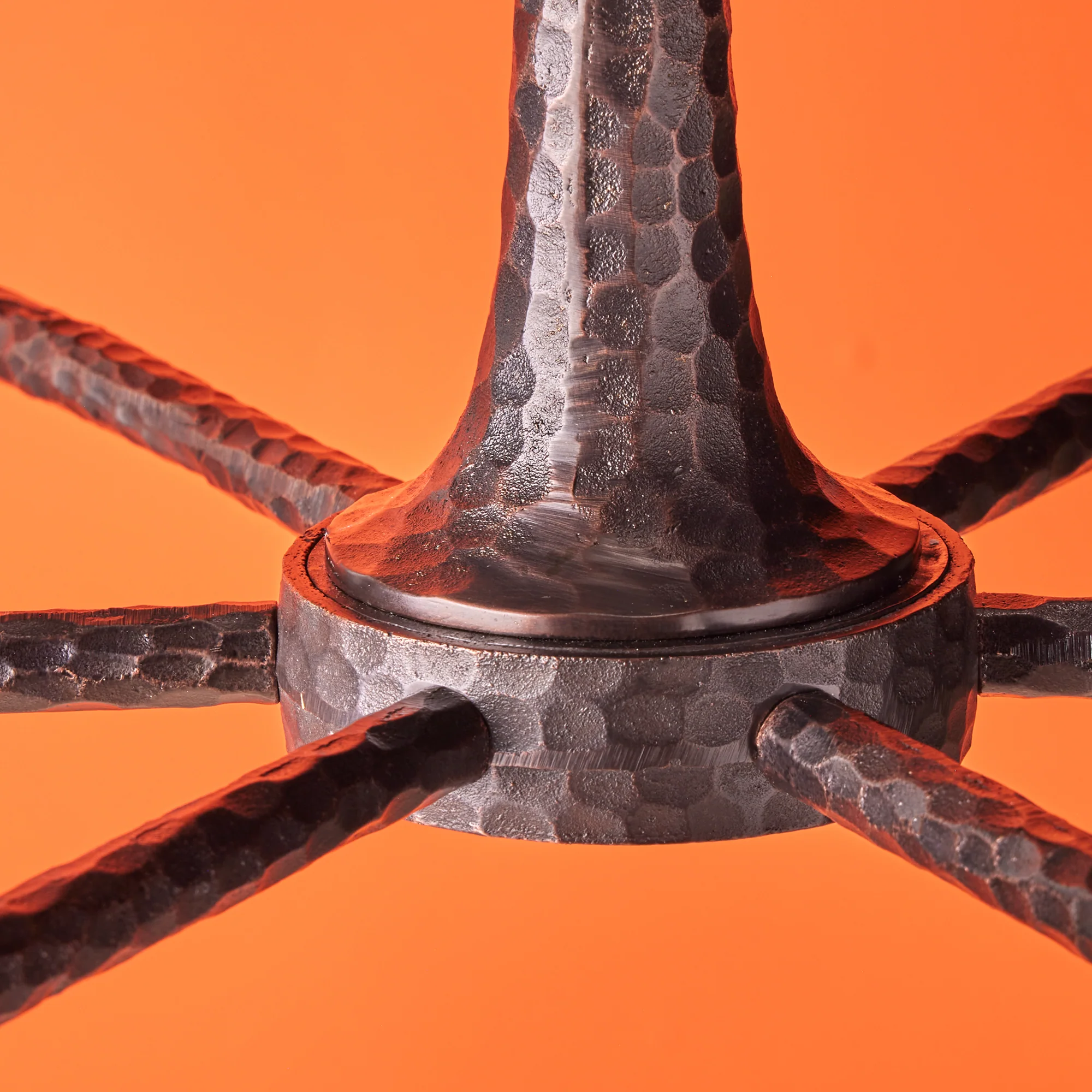 Frinky chandelier in hammered bronze - Image 7