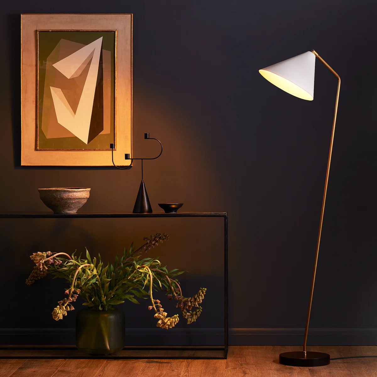 Galore floor lamp in brass with a white shade - Image 5
