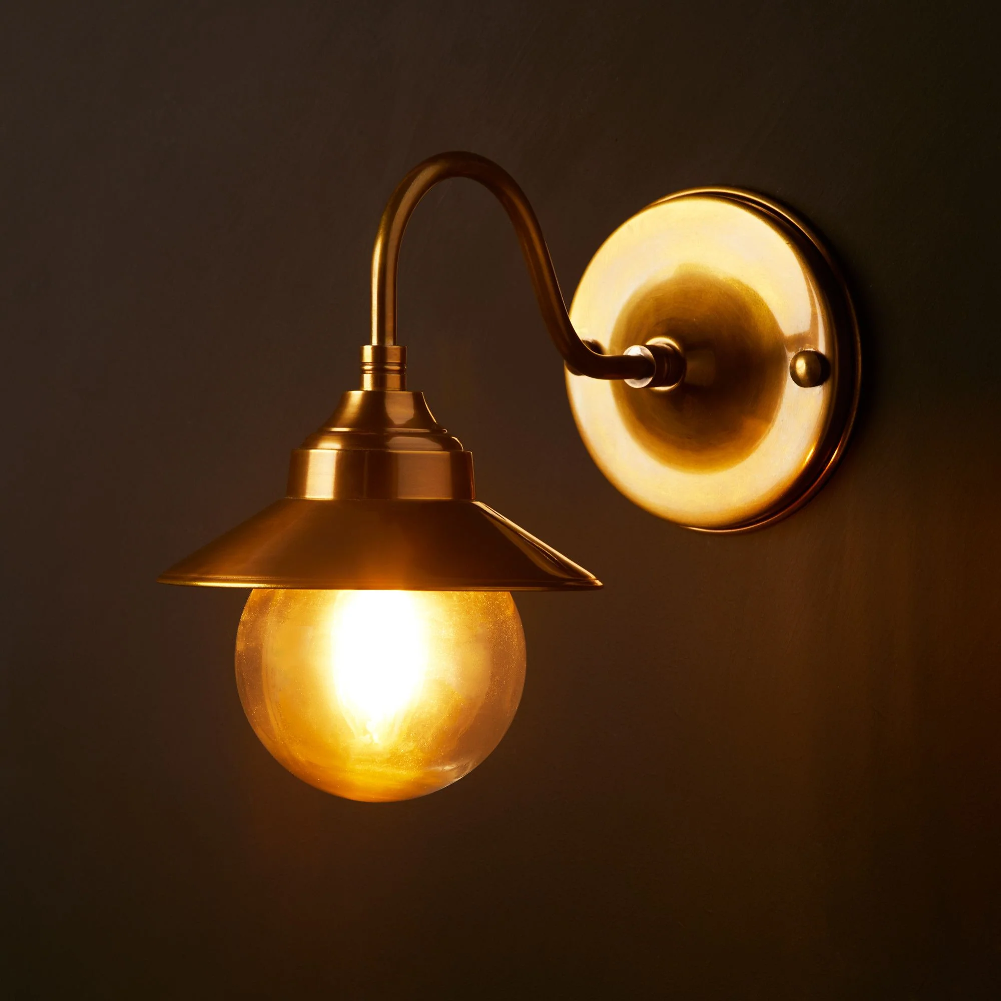 Goliath IP44 wall light in antiqued brass and glass with hat - Image 3