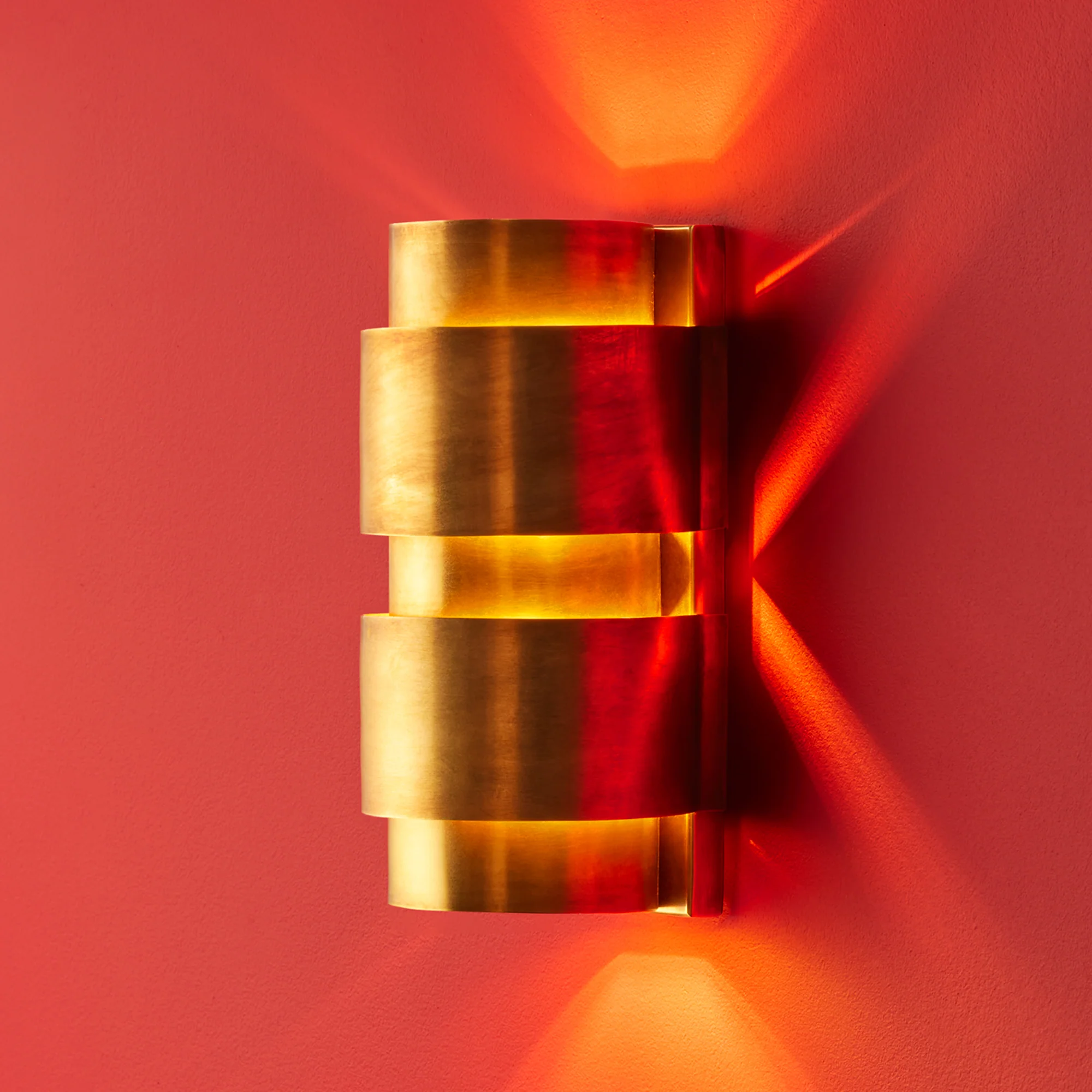 Goodman wall light in antique brass finish - Image 2