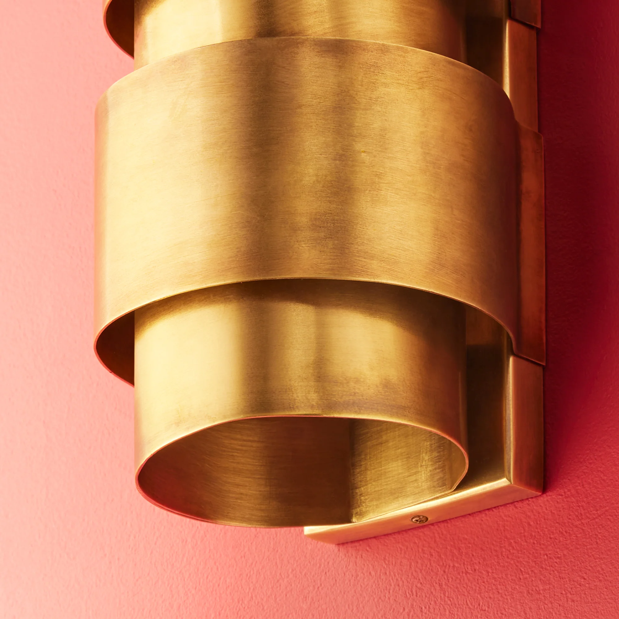 Goodman wall light in antique brass finish - Image 3