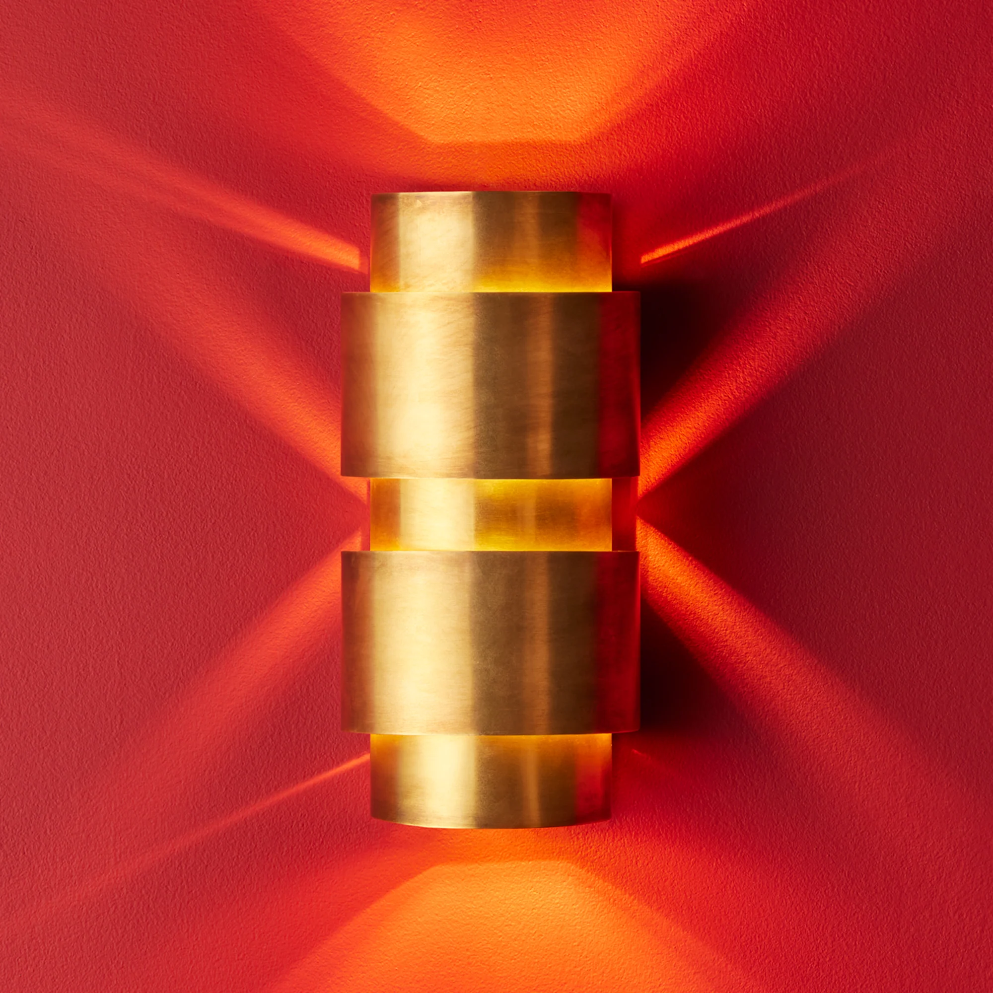 Goodman wall light in antique brass finish - Image 6