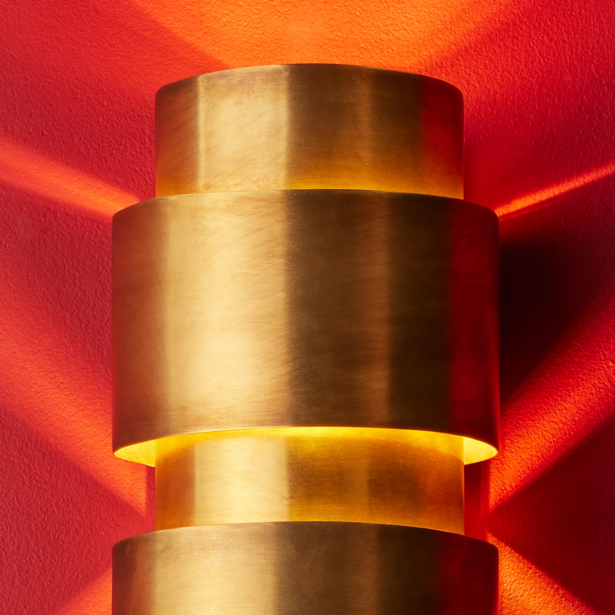 Goodman wall light in antique brass finish - Image 8