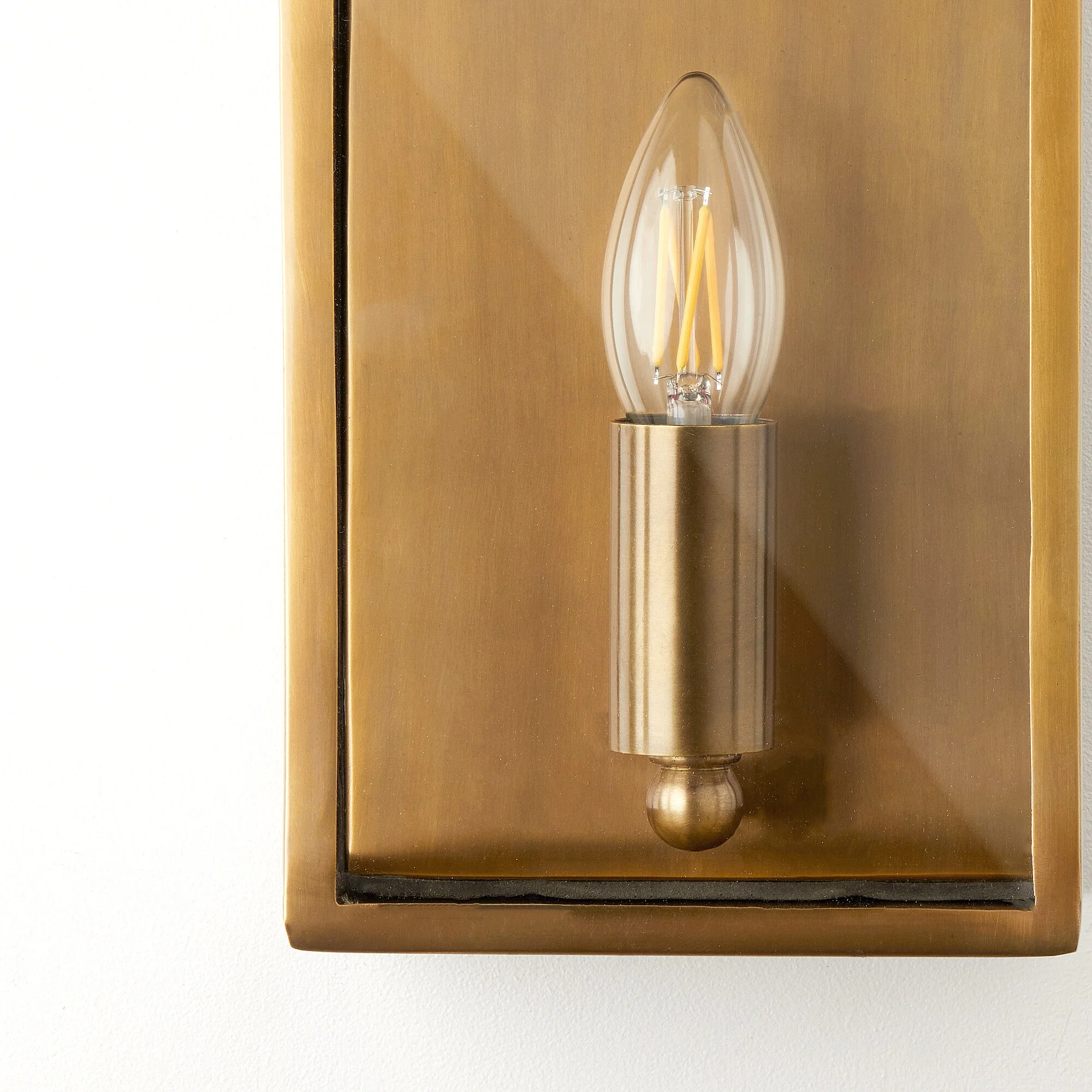 Hastings exterior IP44 wall light in antique brass - Image 6