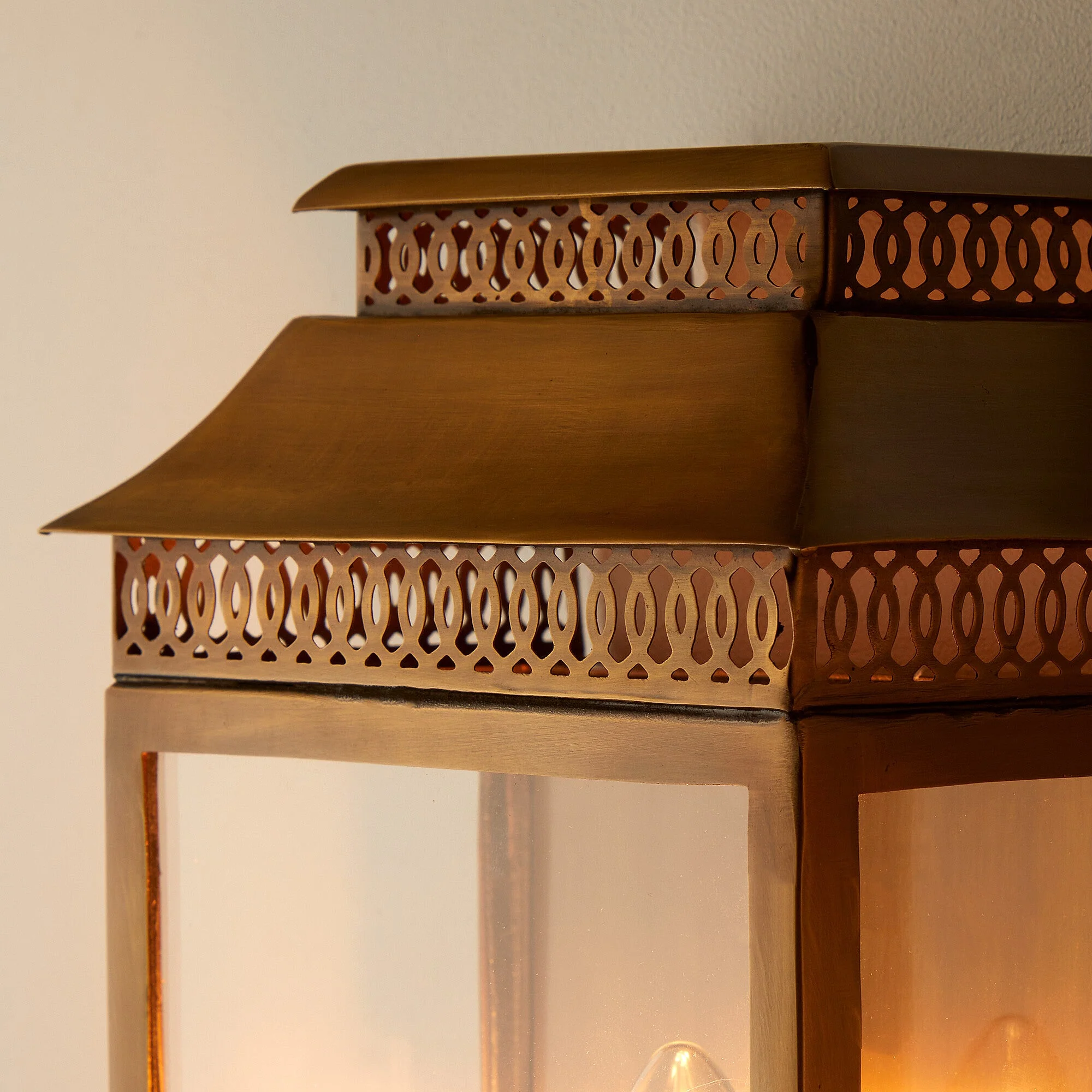 Hastings exterior IP44 wall light in antique brass - Image 9