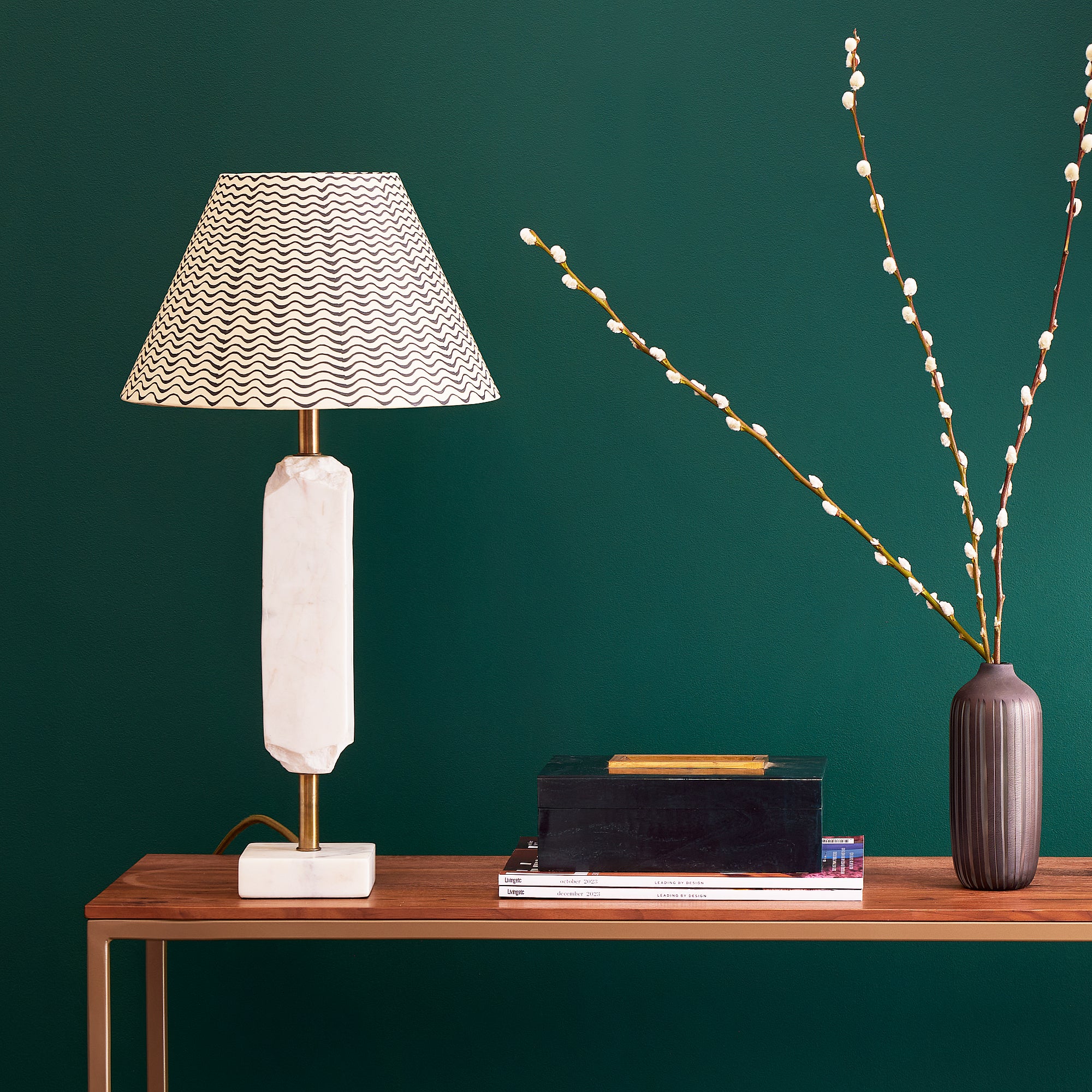 Hew table lamp in white marble