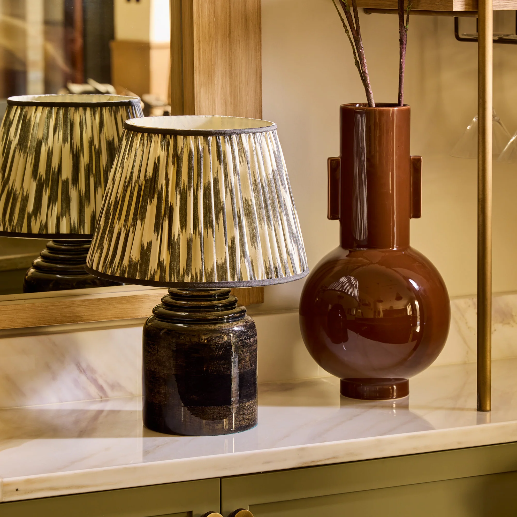 Hive rechargeable table lamp in brown gloss
