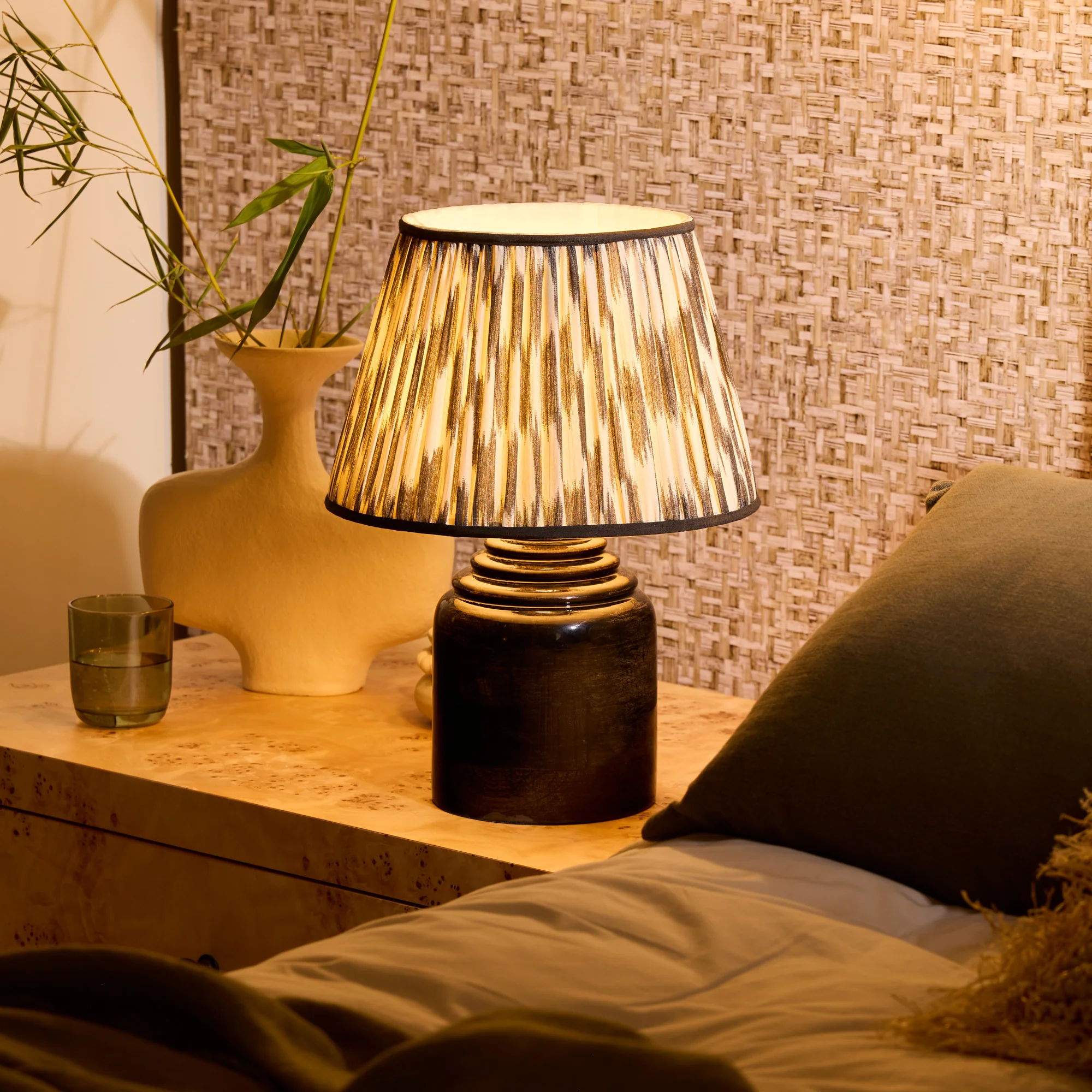 Hive rechargeable table lamp in brown gloss - Image 7