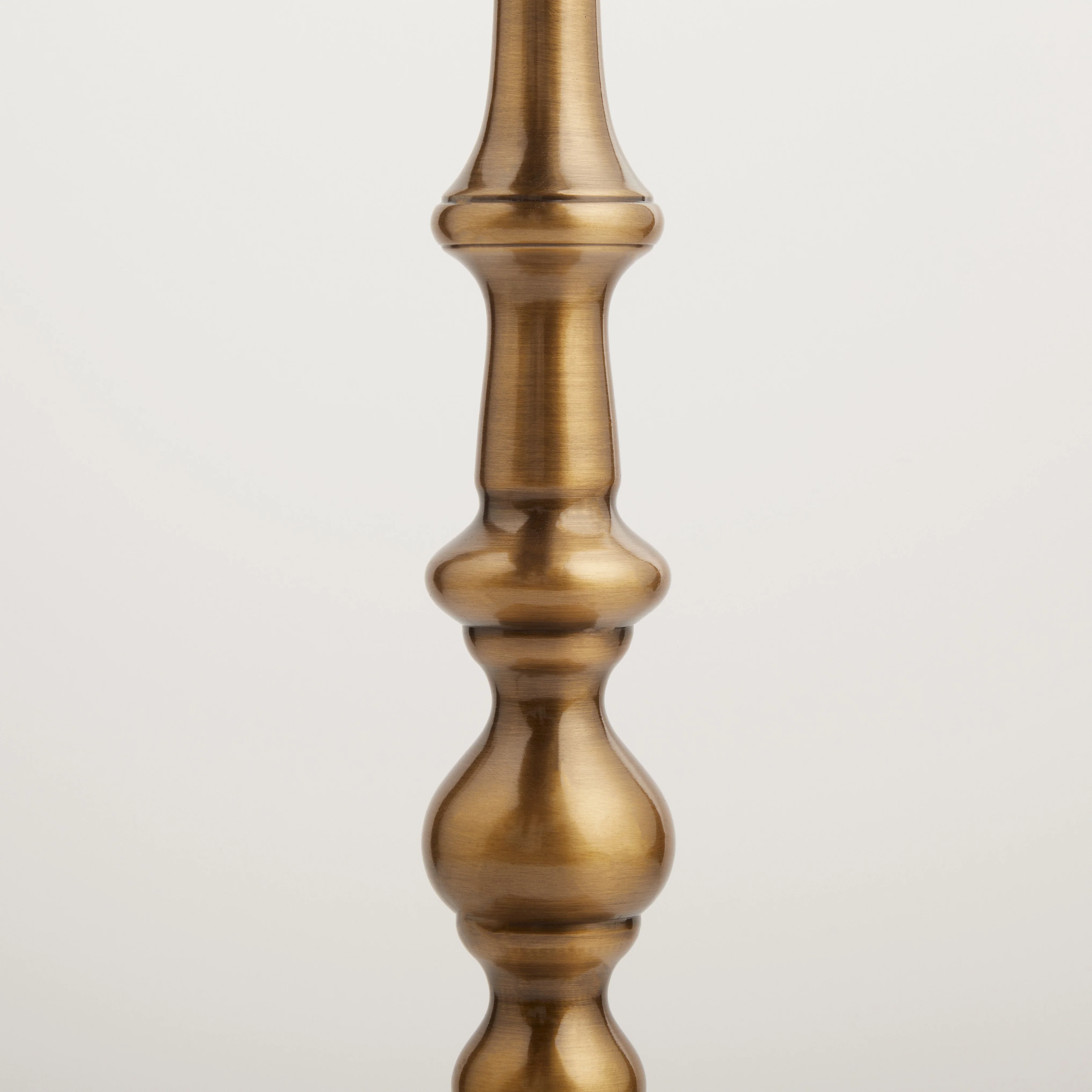 Holmes table lamp in antique brass - Image 4