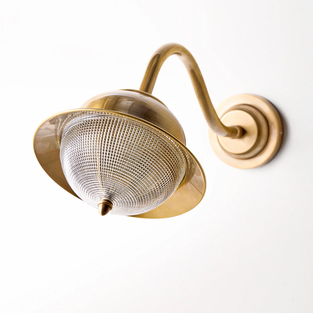 Holophane IP44 exterior wall light in brass - Image 14