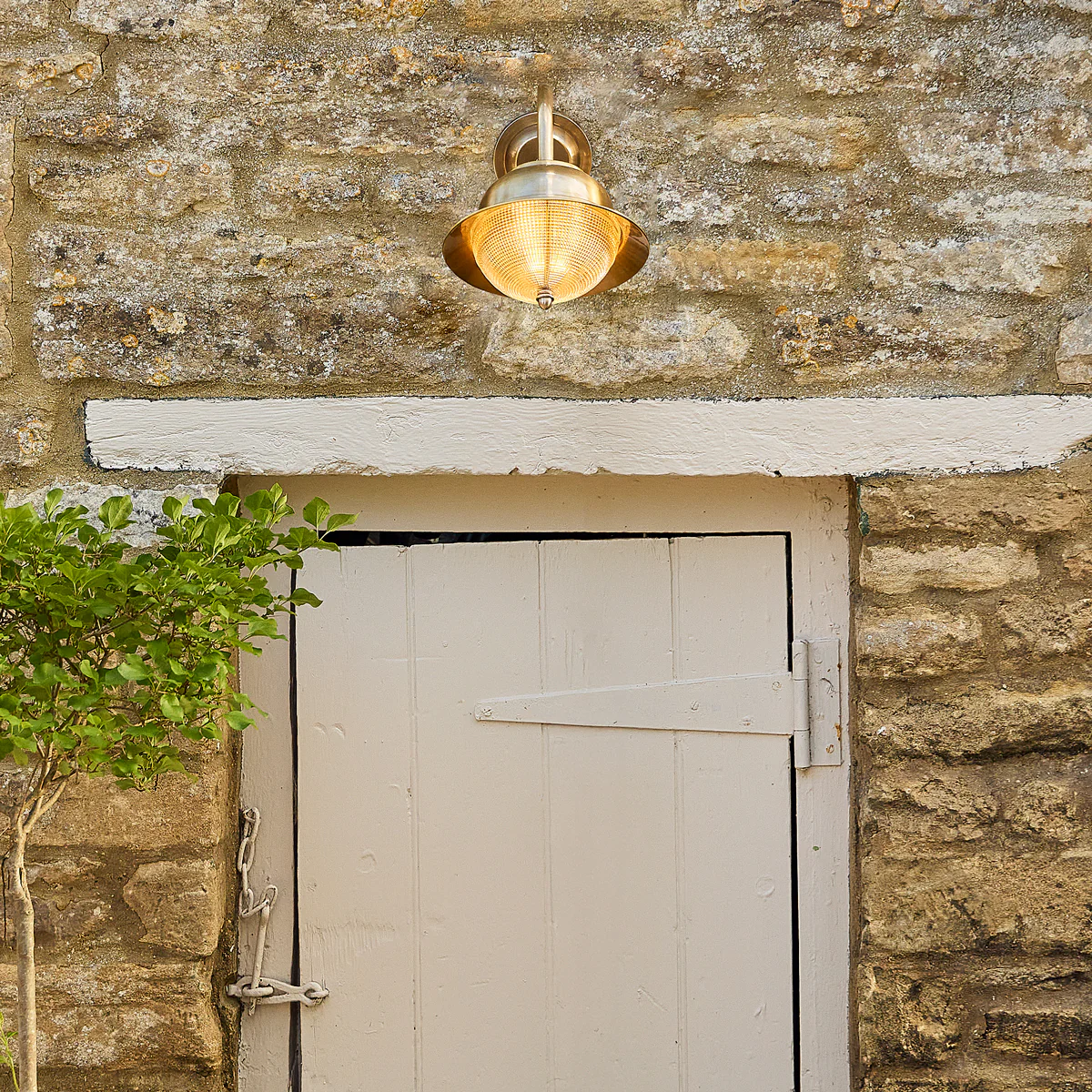 Holophane IP44 exterior wall light in brass - Image 6