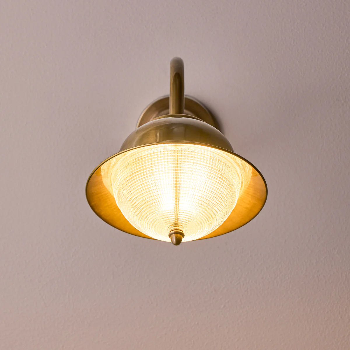 Holophane IP44 exterior wall light in brass - Image 8