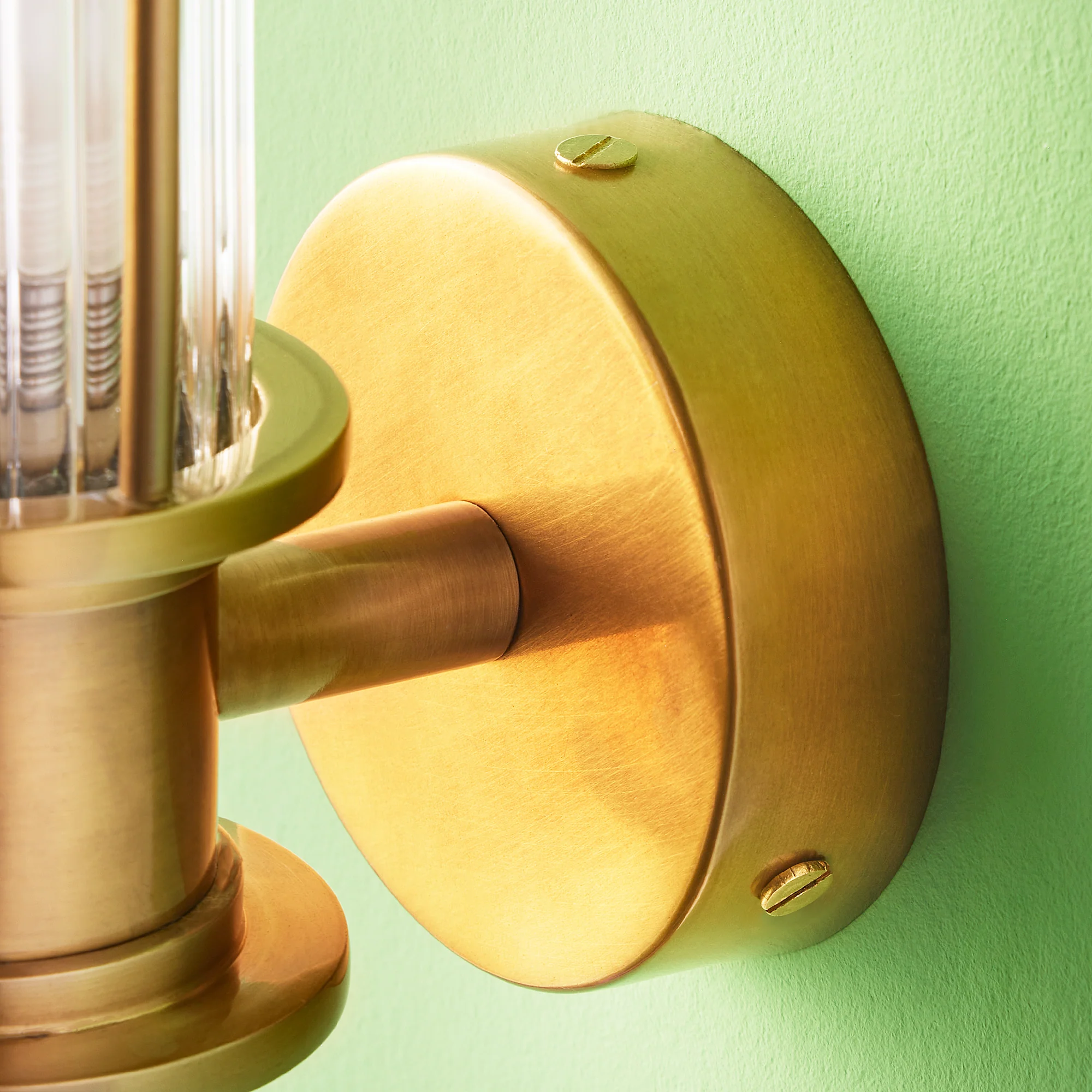 Larger Hunter IP44 rated wall light in brass and glass - Image 3