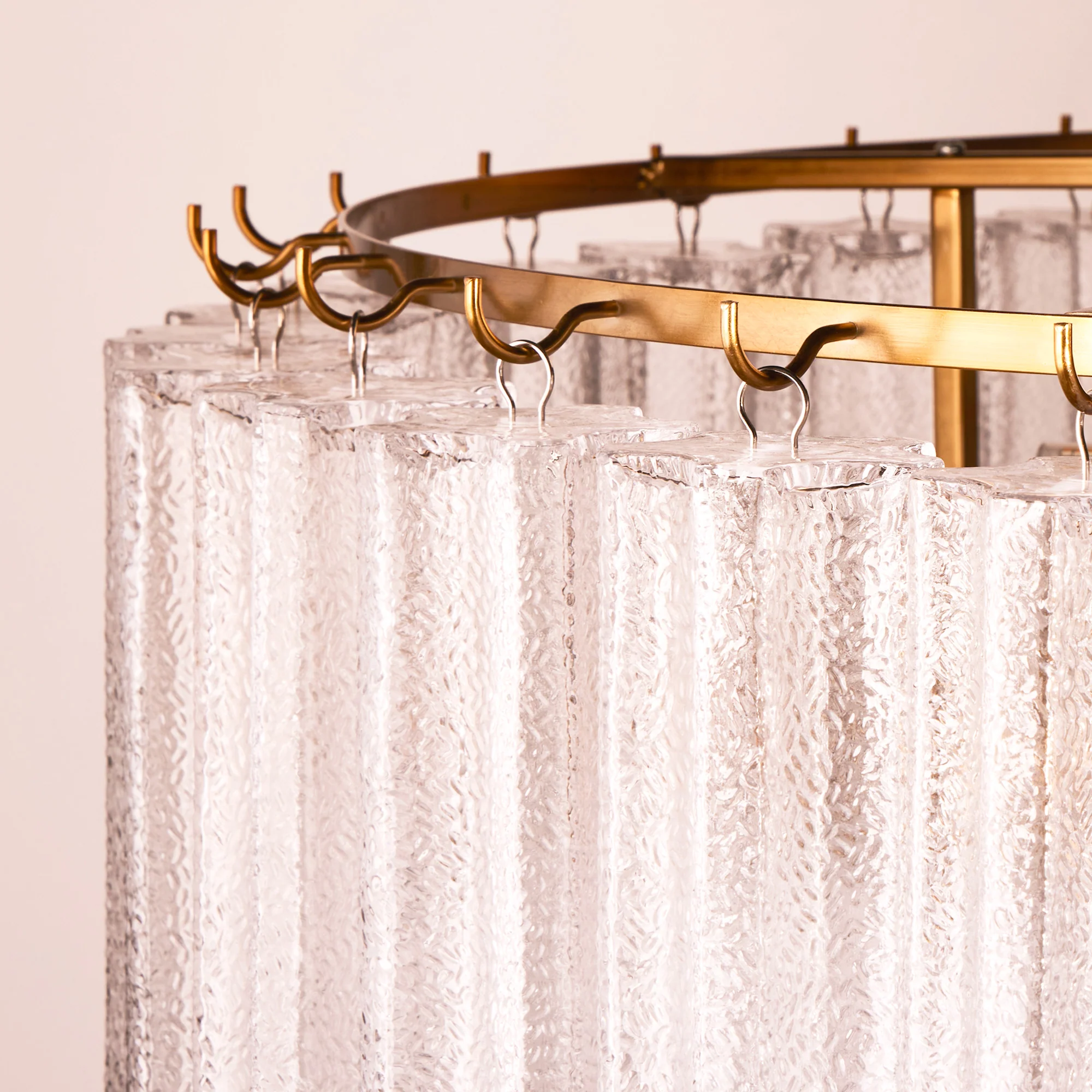 Huston chandelier in frosted glass - Image 6