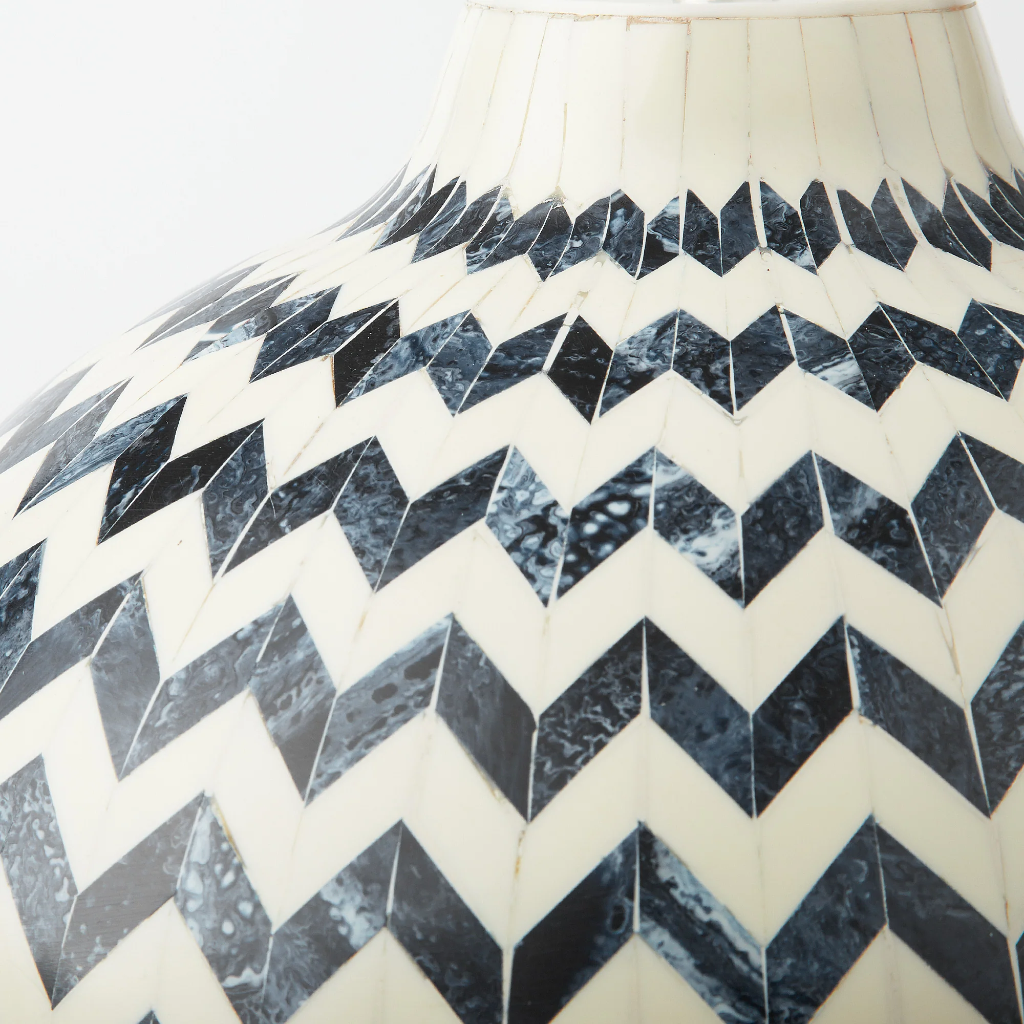 Jaggery table lamp in navy and off white bone - Image 5