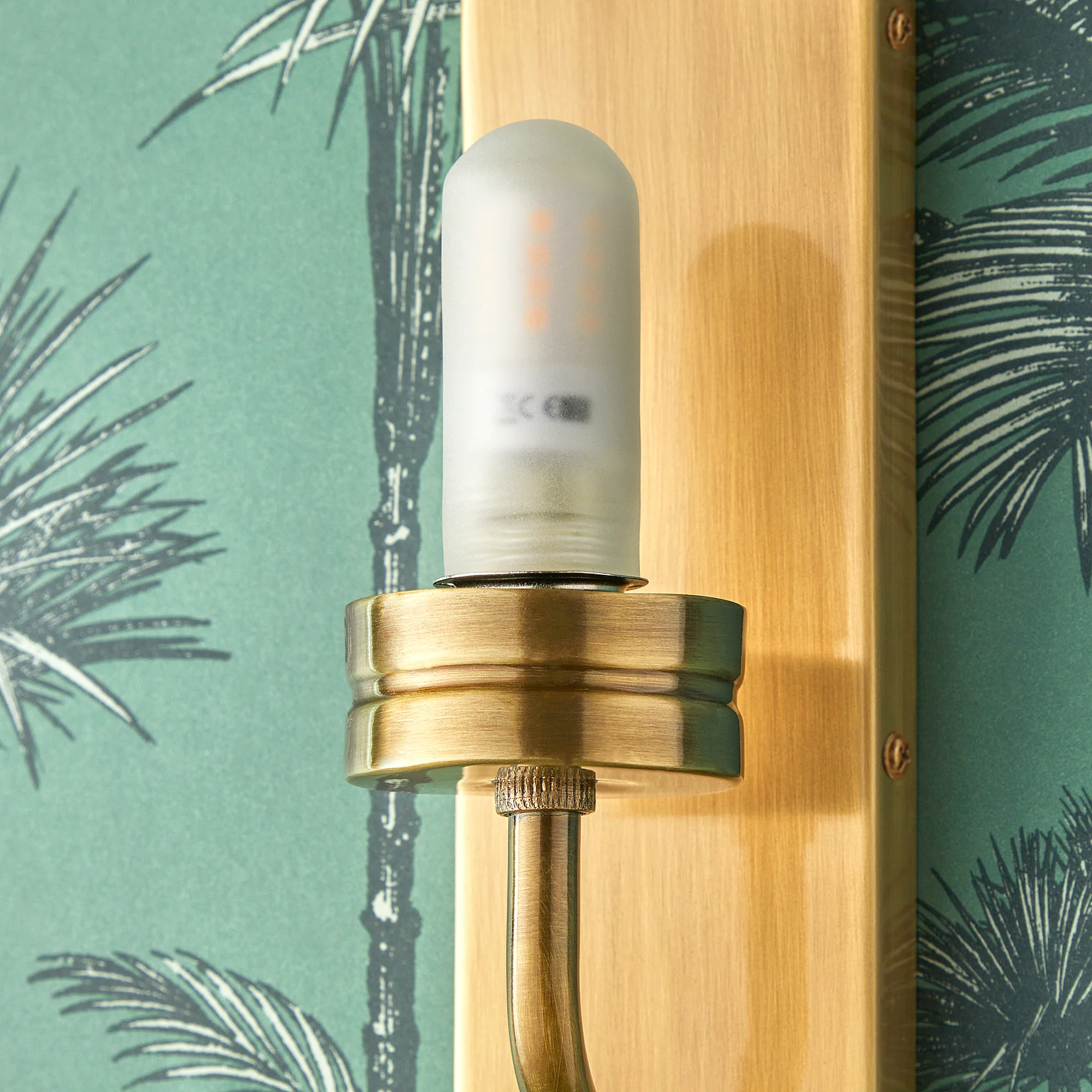 Jim ip44 wall light in brass and frosted glass - Image 10