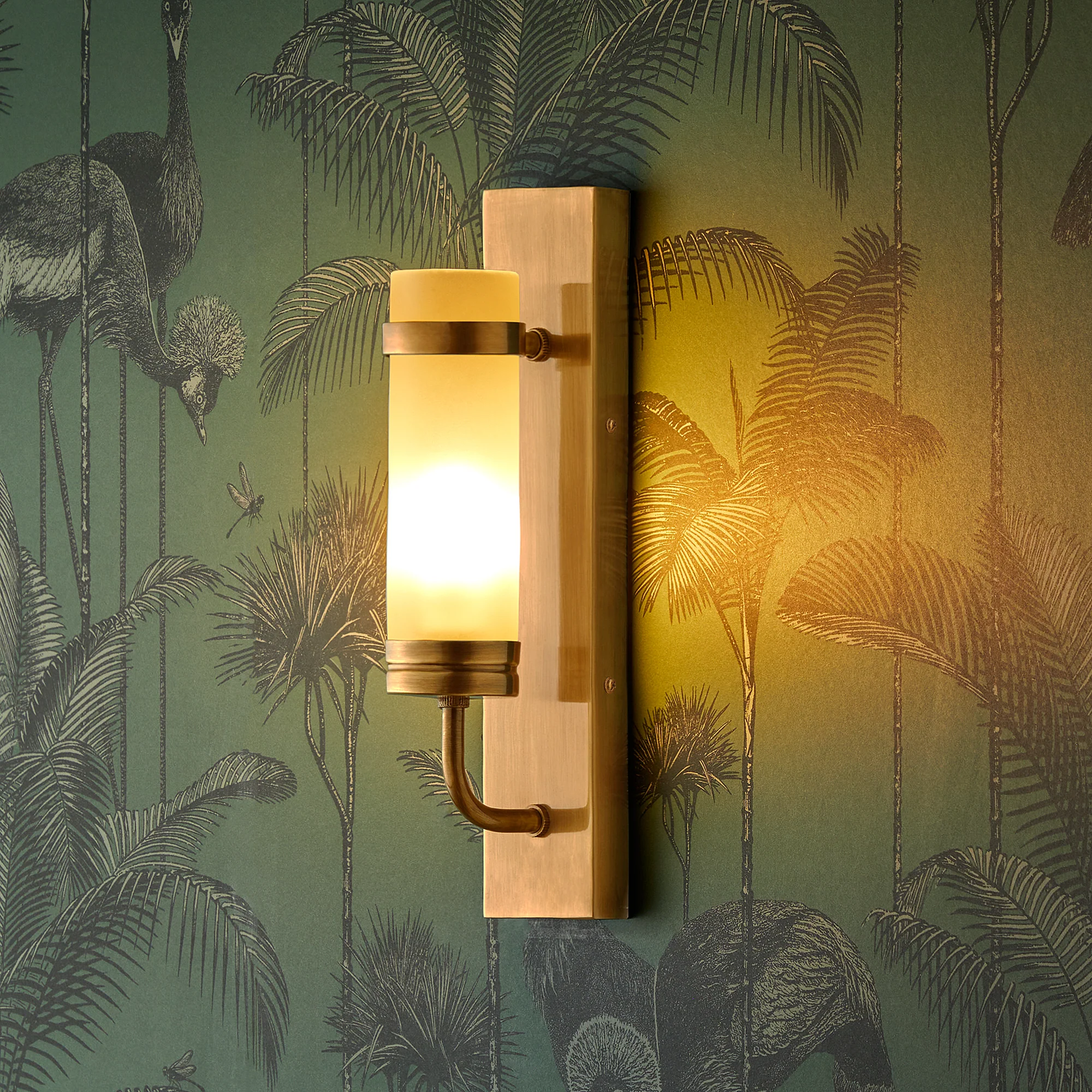 Jim ip44 wall light in brass and frosted glass - Image 2