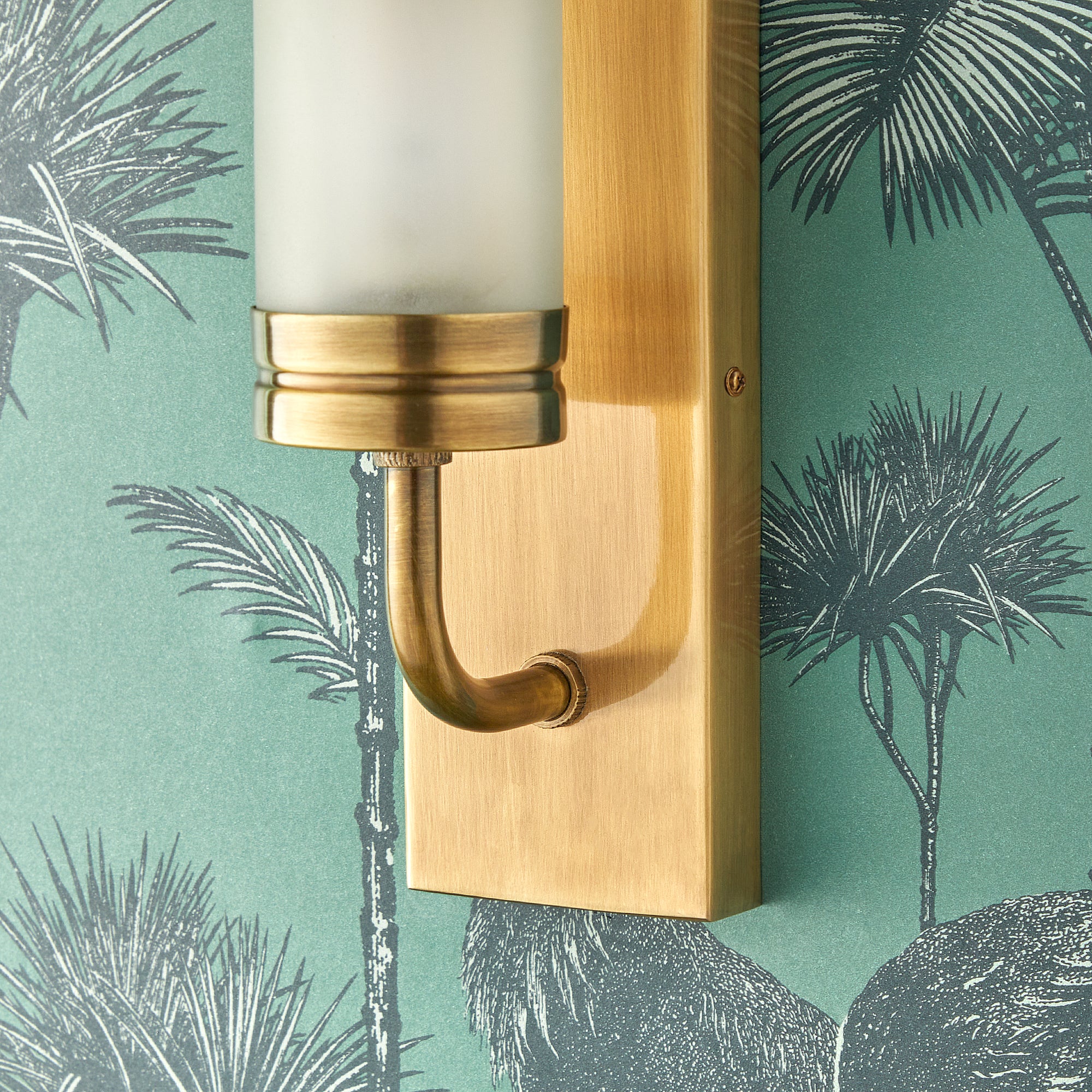 Jim ip44 wall light in brass and frosted glass - Image 3