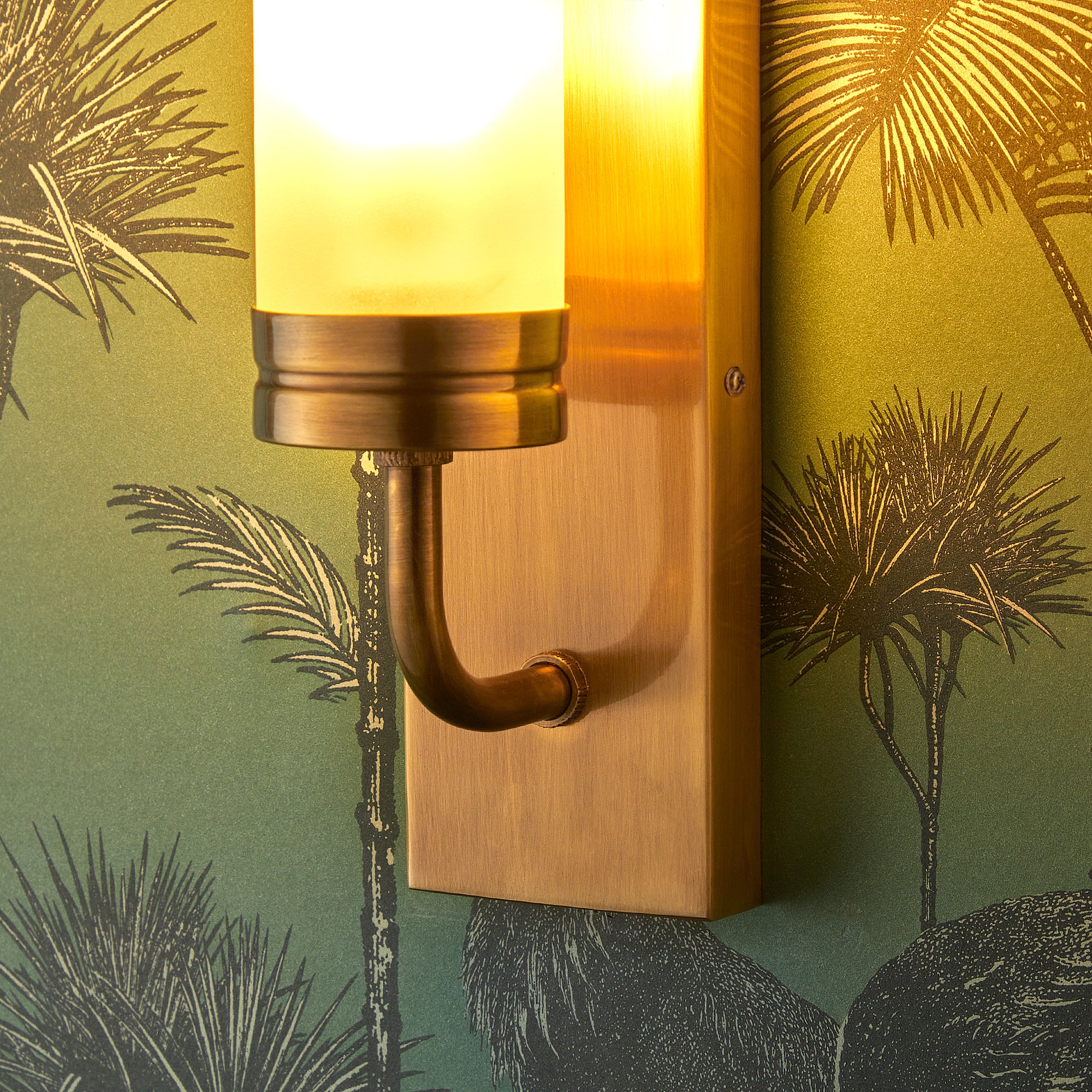 Jim ip44 wall light in brass and frosted glass - Image 4