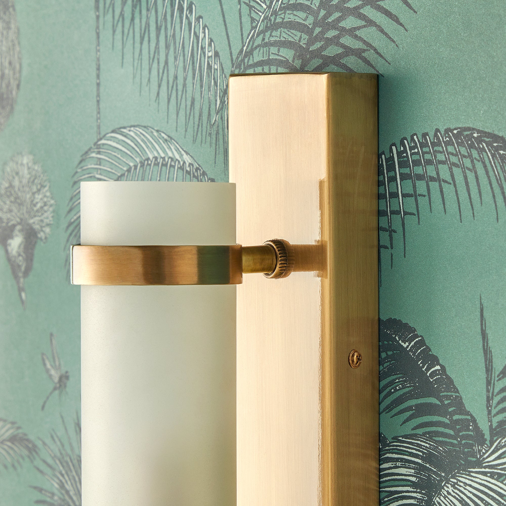 Jim ip44 wall light in brass and frosted glass - Image 5
