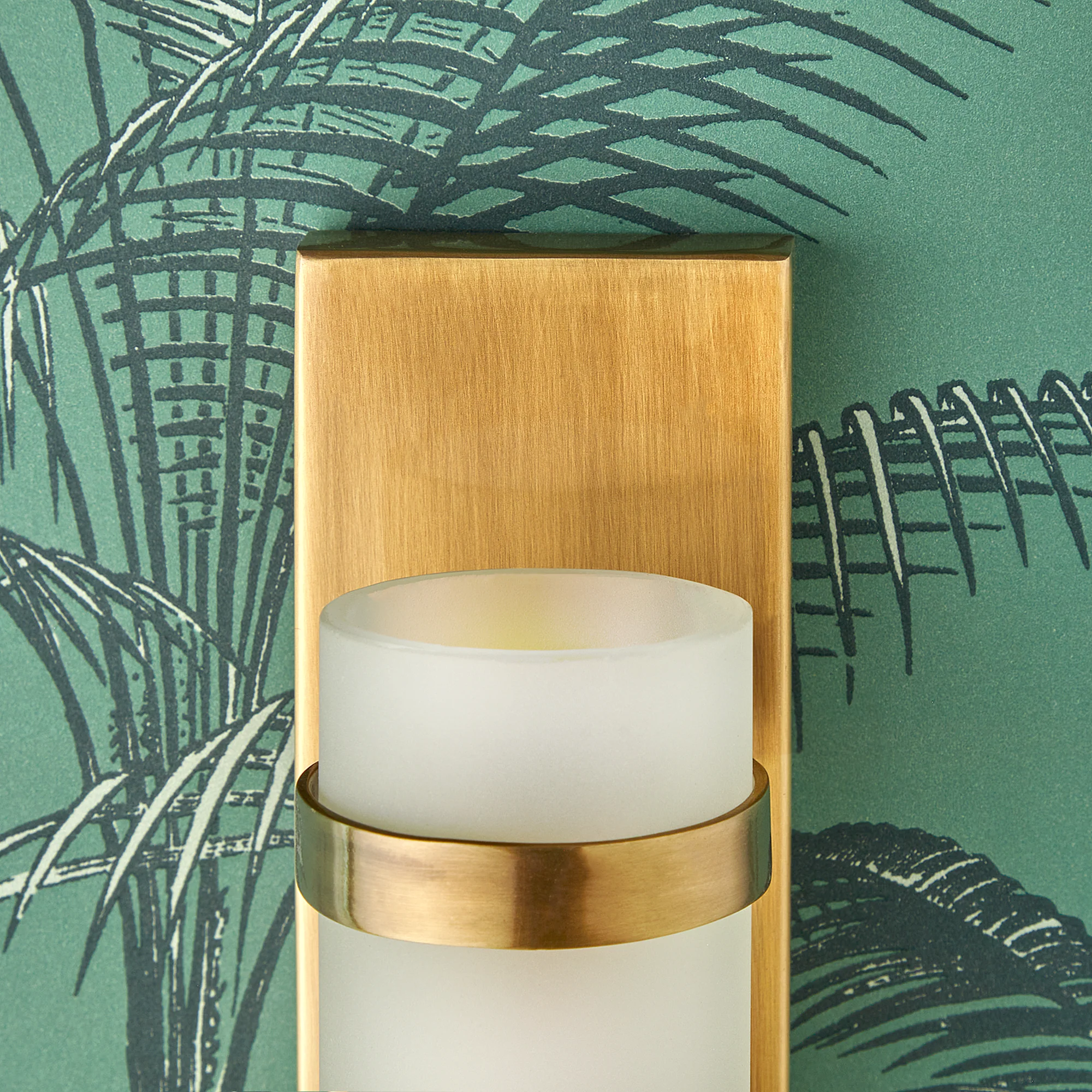 Jim ip44 wall light in brass and frosted glass - Image 7