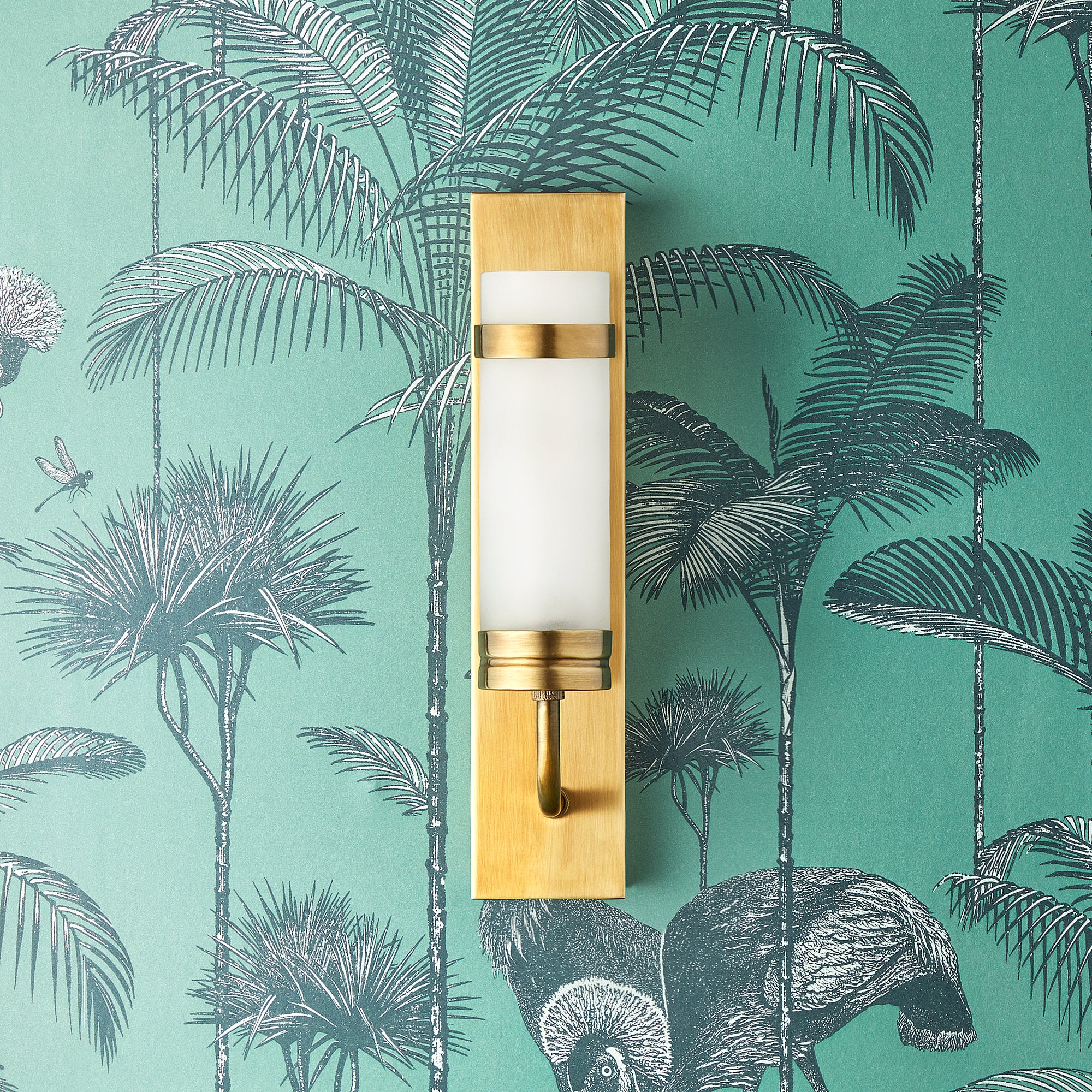 Jim ip44 wall light in brass and frosted glass - Image 8