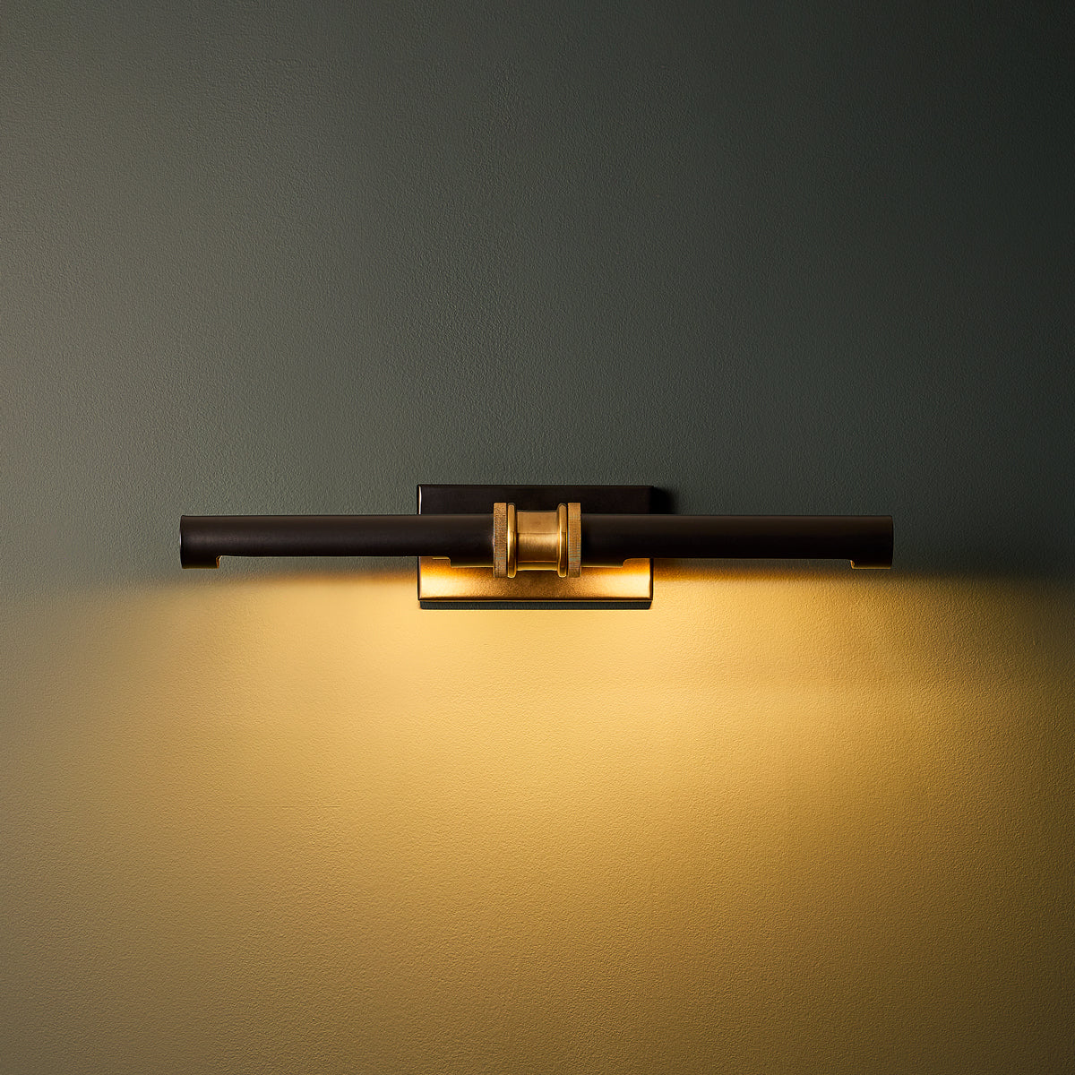Regular Kahlo picture light in black and brass - Image 2