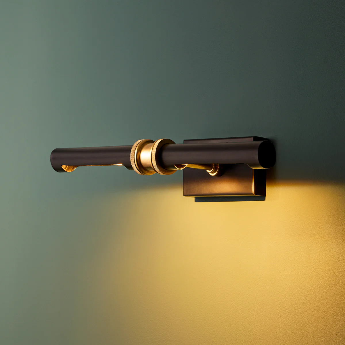 Regular Kahlo picture light in black and brass - Image 6