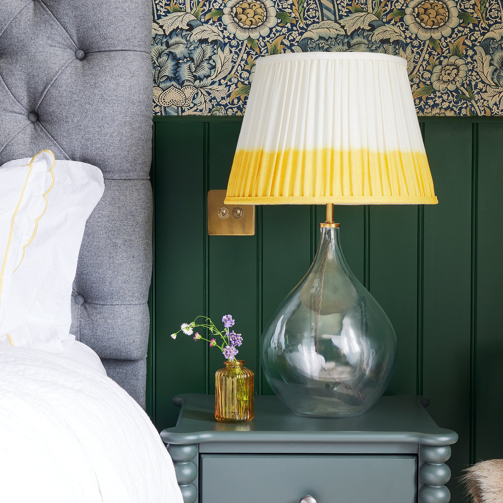 Kardish table lamp in clear glass