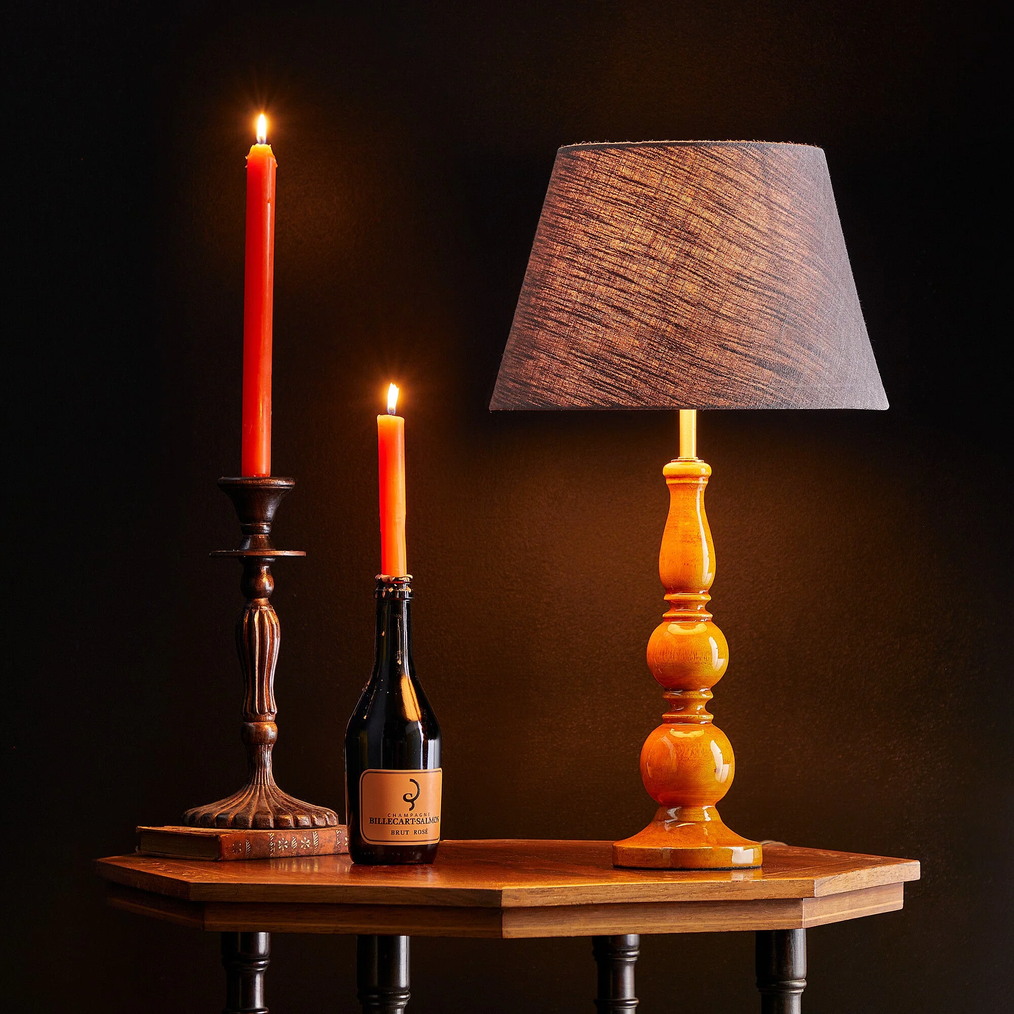 Kelpie table lamp in saffron lacquered wood - Image 5