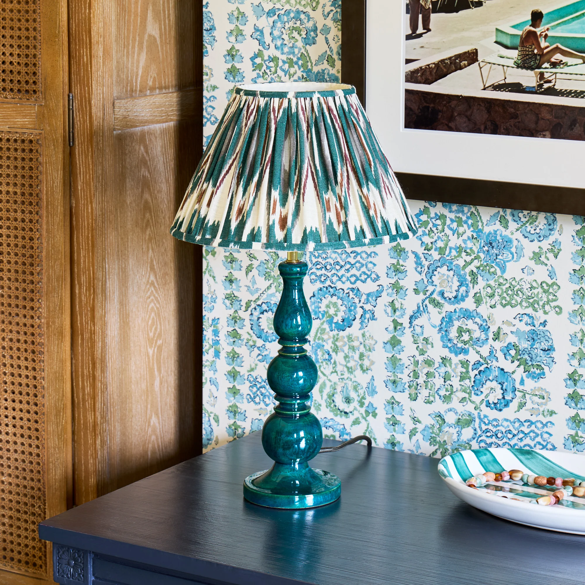 Kelpie table lamp in turquoise lacquered wood