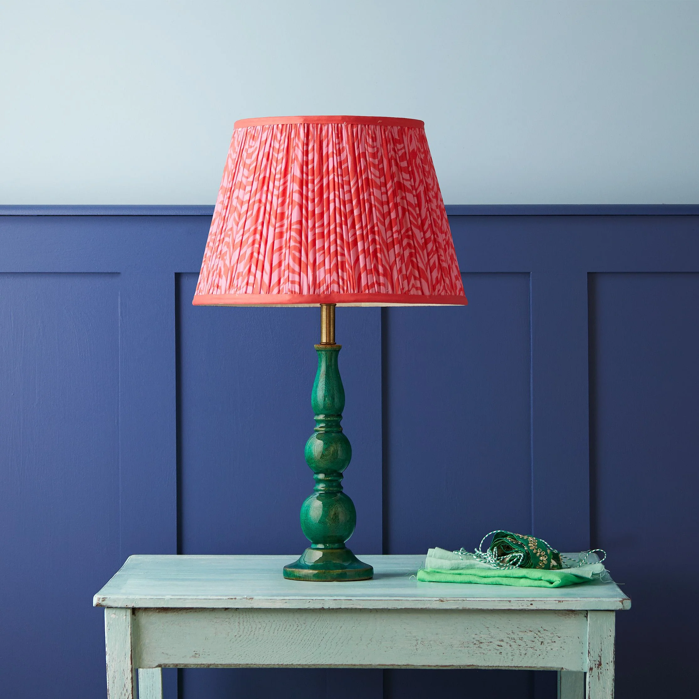 Kelpie table lamp in turquoise lacquered wood - Image 4