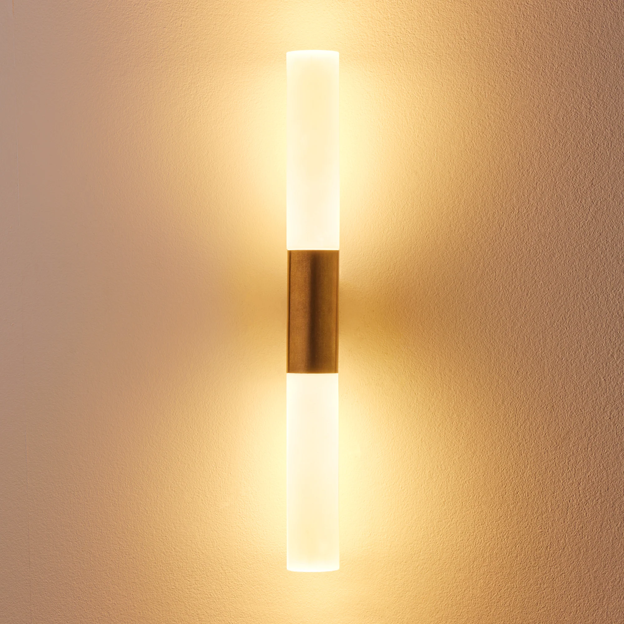 Kenobi IP65 wall light in brass - Image 11