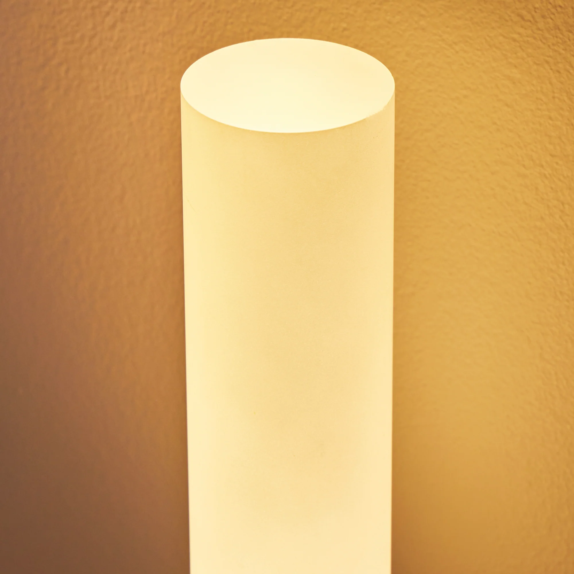 Kenobi IP65 wall light in brass - Image 8