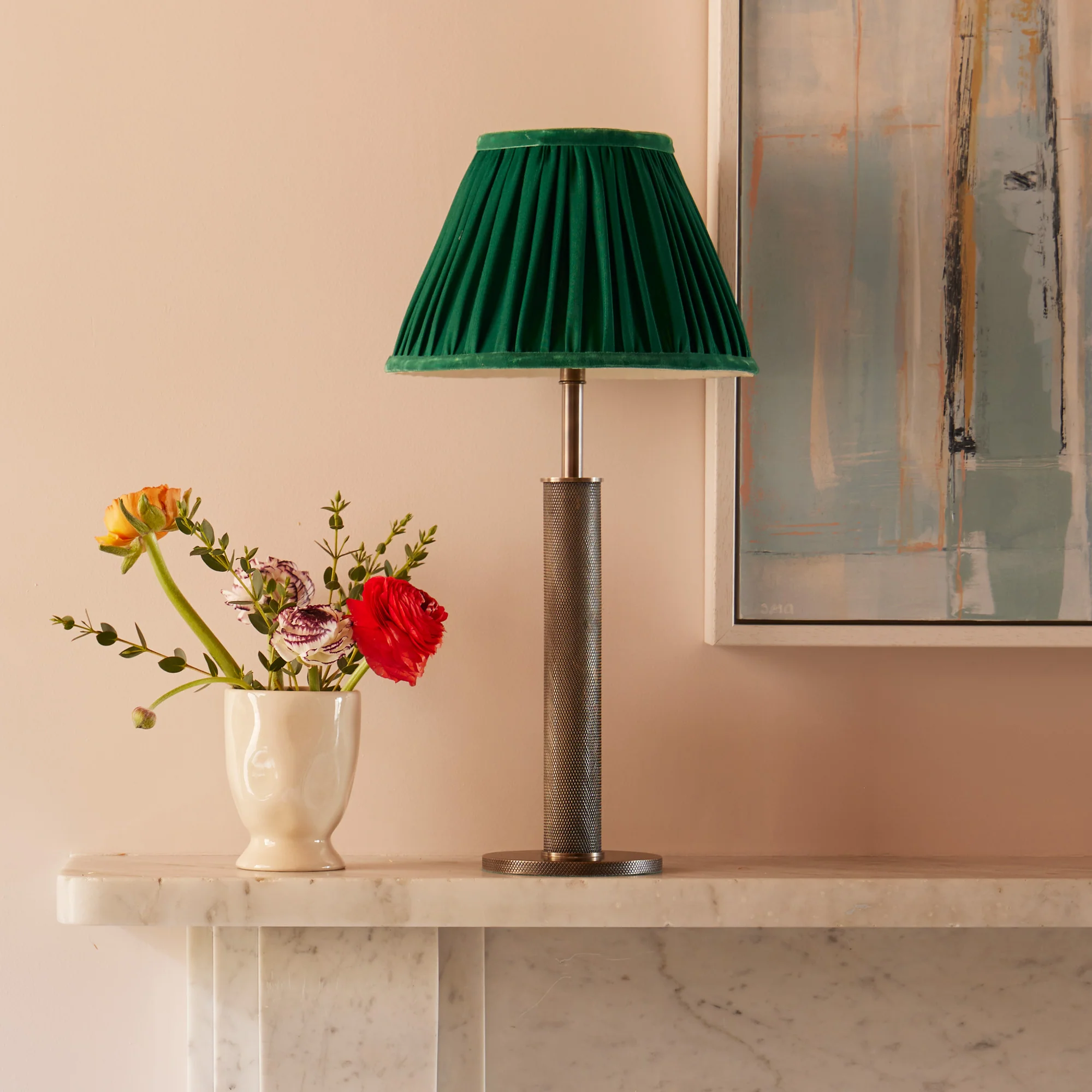 Knurloid rechargeable table lamp in bronze
