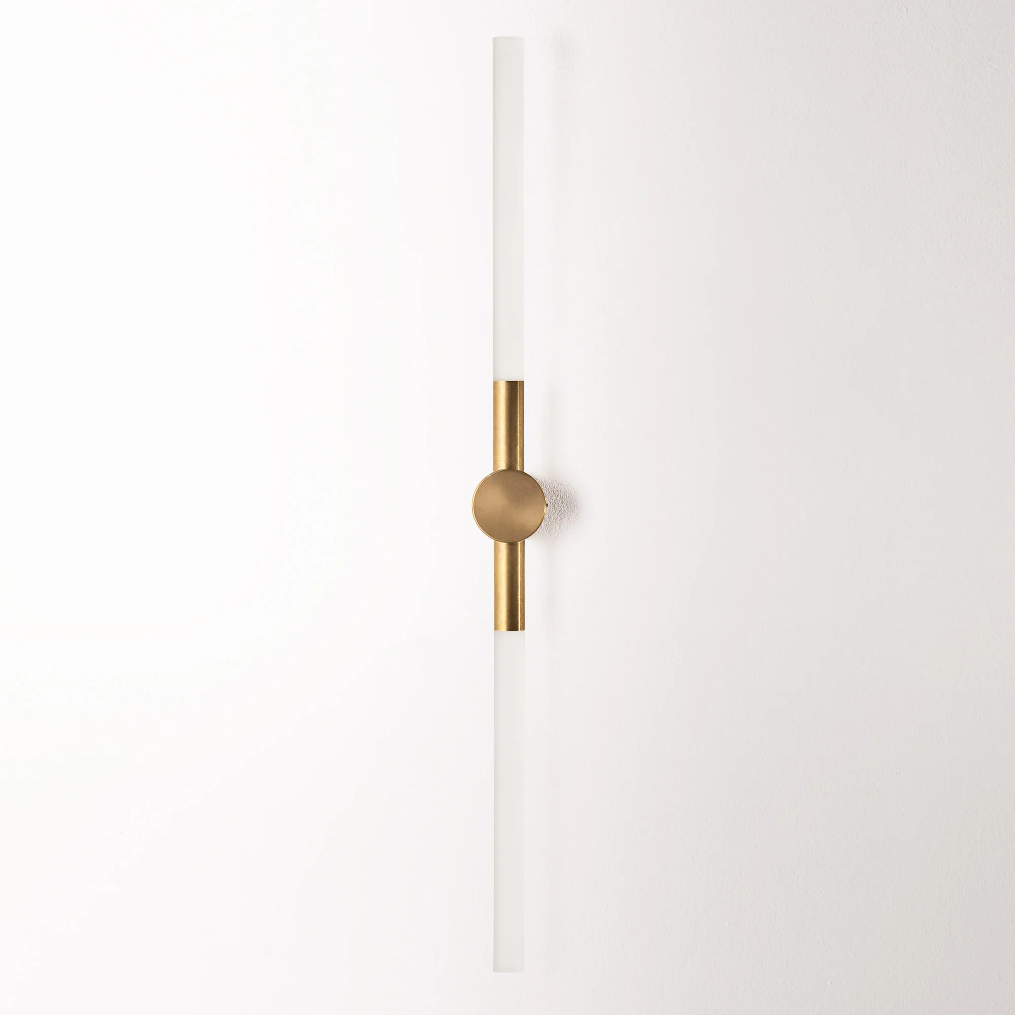 Kyber IP65 wall light in brass - Image 6