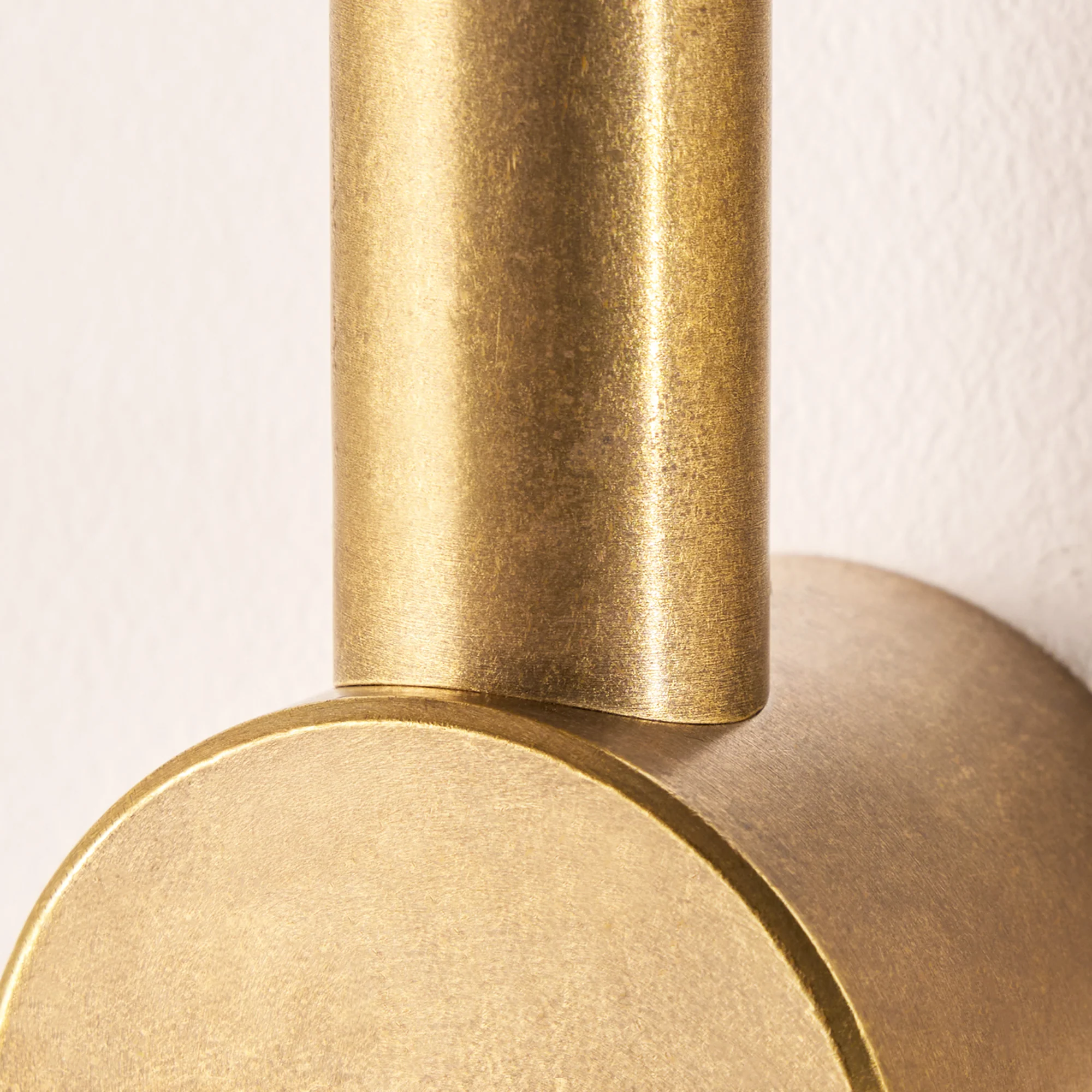 Kyber IP65 wall light in brass - Image 9