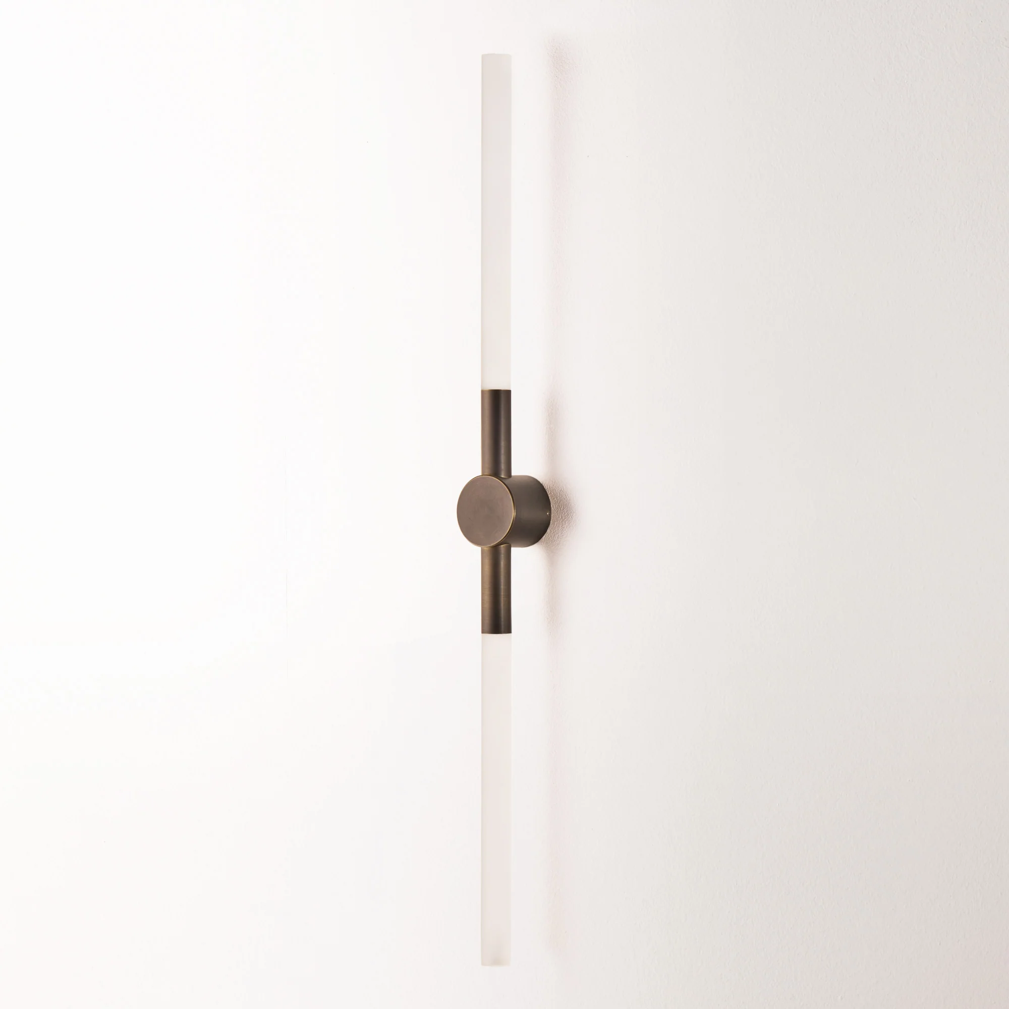 Kyber IP65 wall light in bronze - Image 2