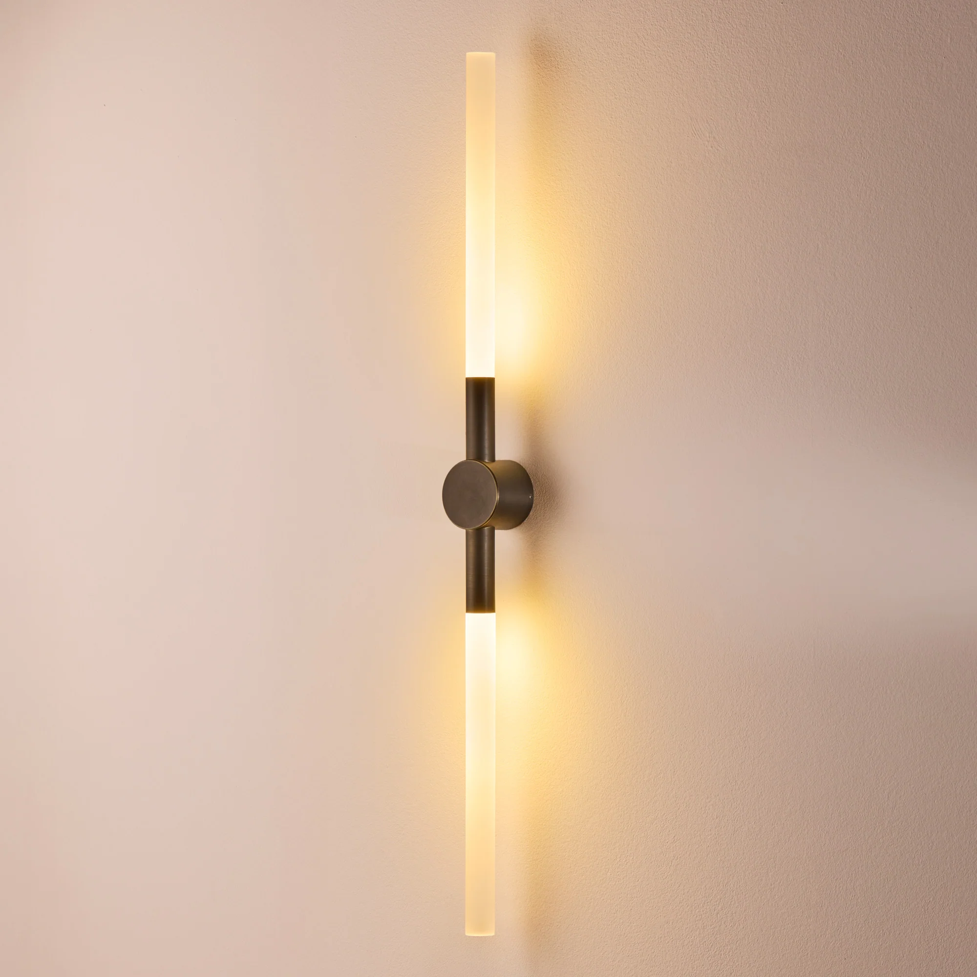 Kyber IP65 wall light in bronze - Image 3