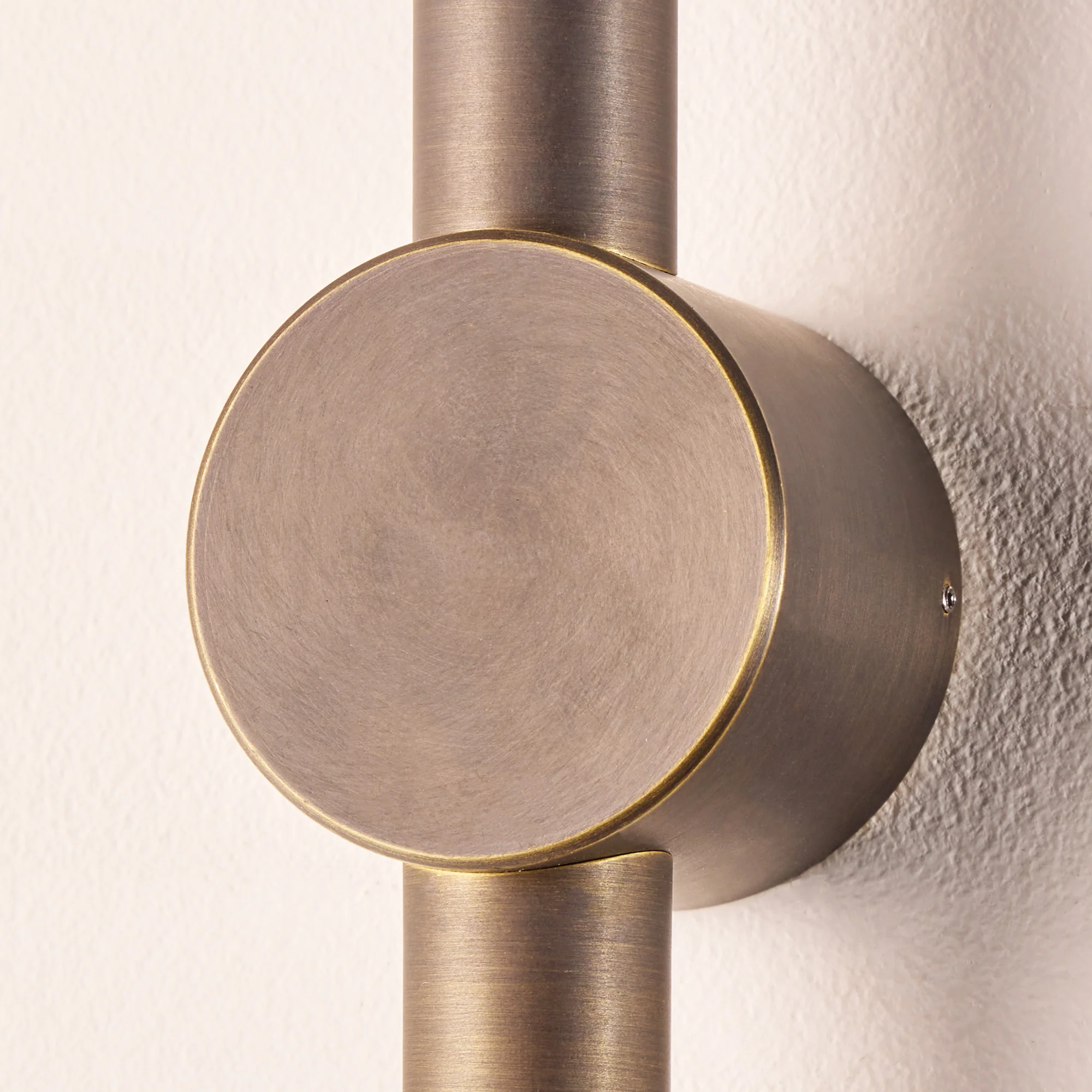 Kyber IP65 wall light in bronze - Image 5