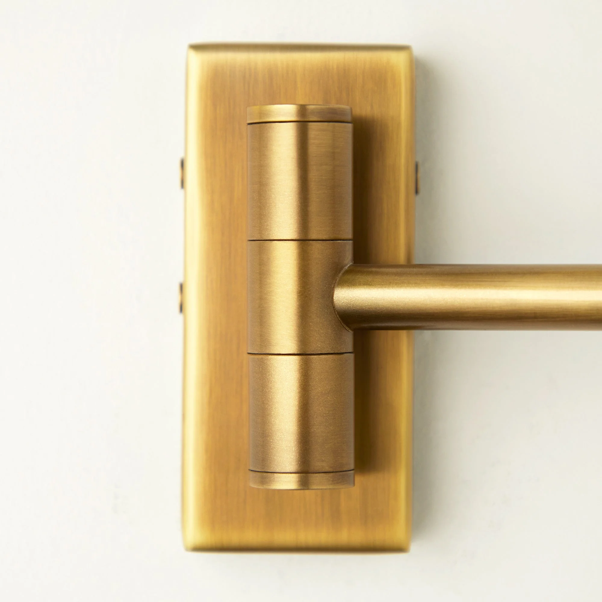 Lacey Wall fitting in brass - Image 7