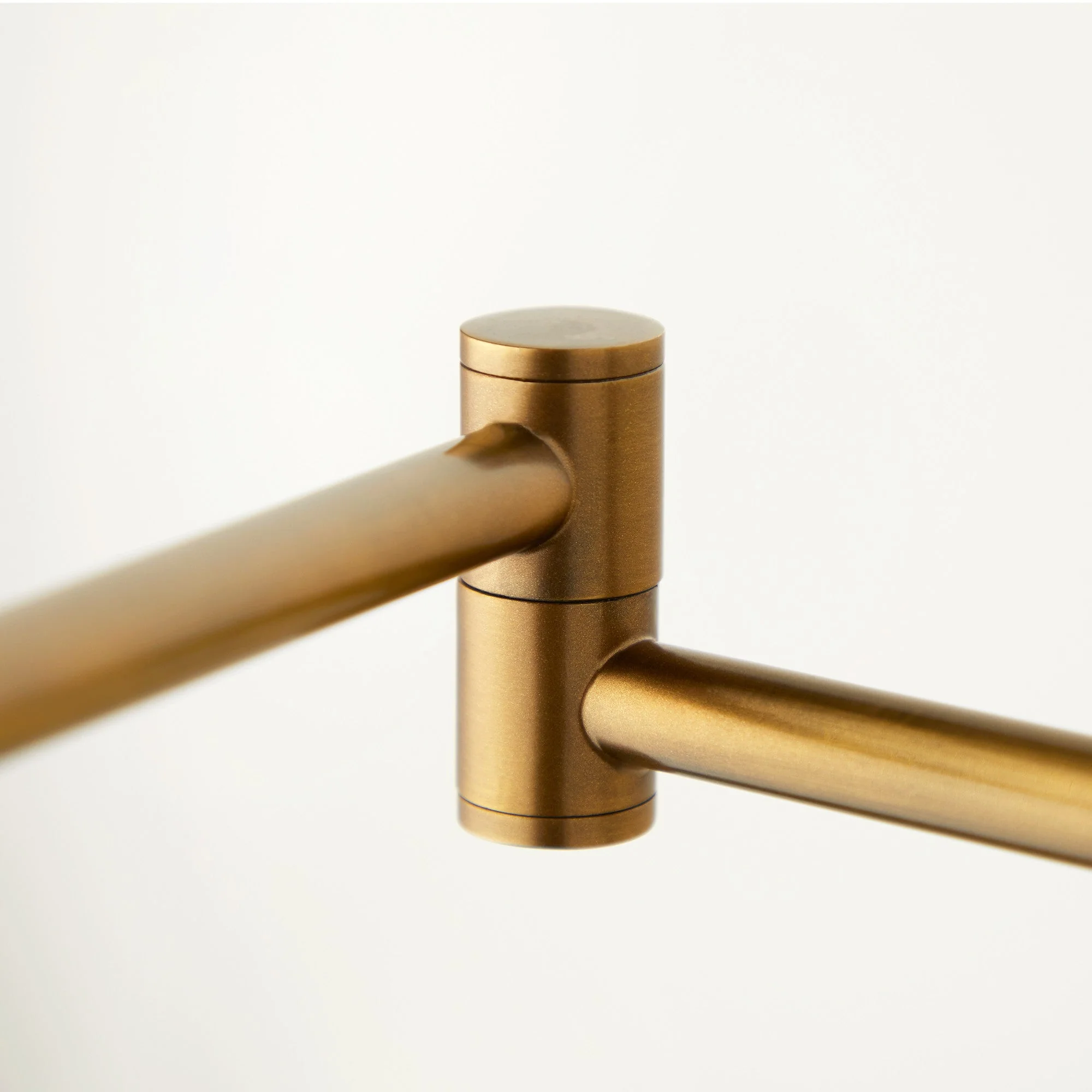 Lacey Wall fitting in brass - Image 8
