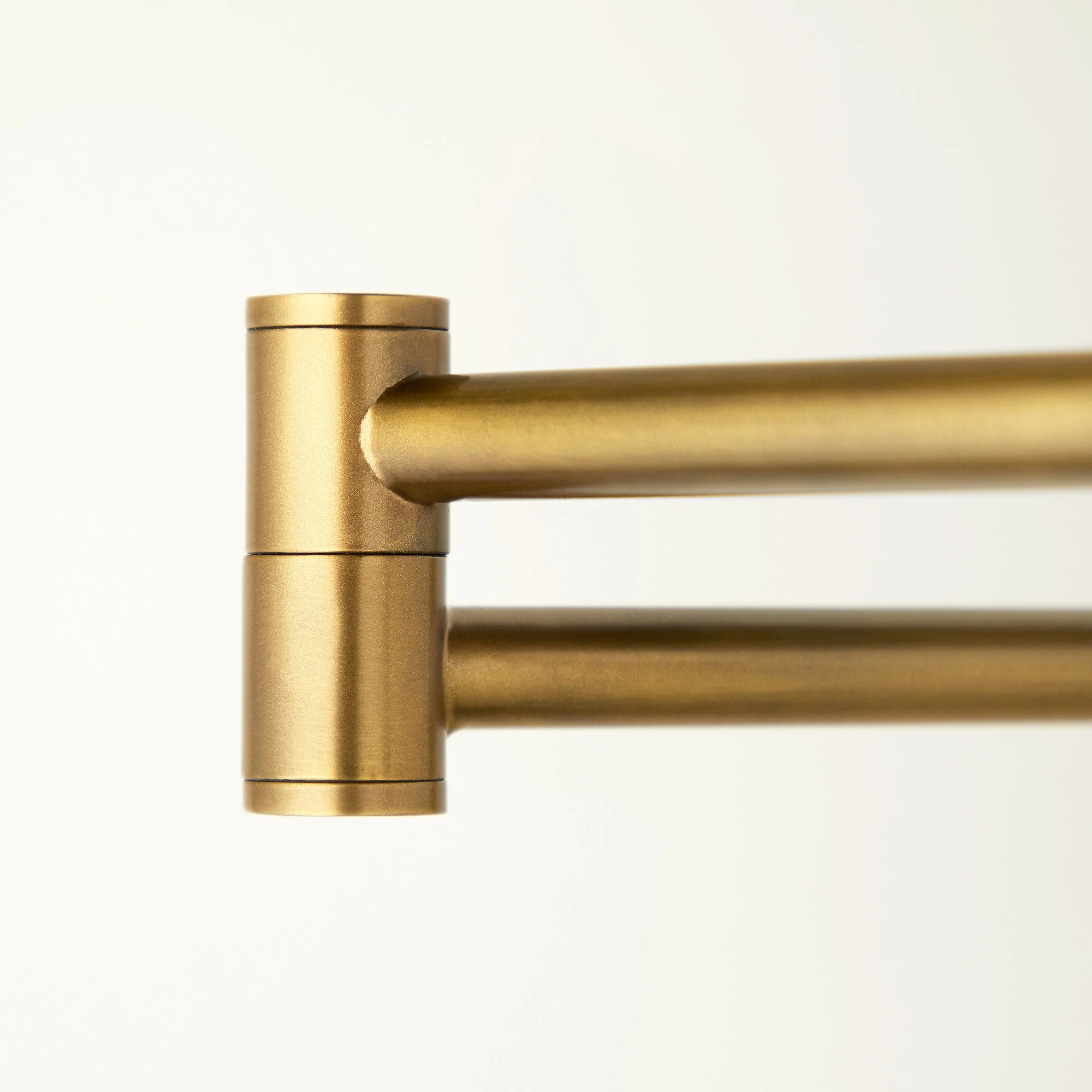 Lacey Wall fitting in brass - Image 9