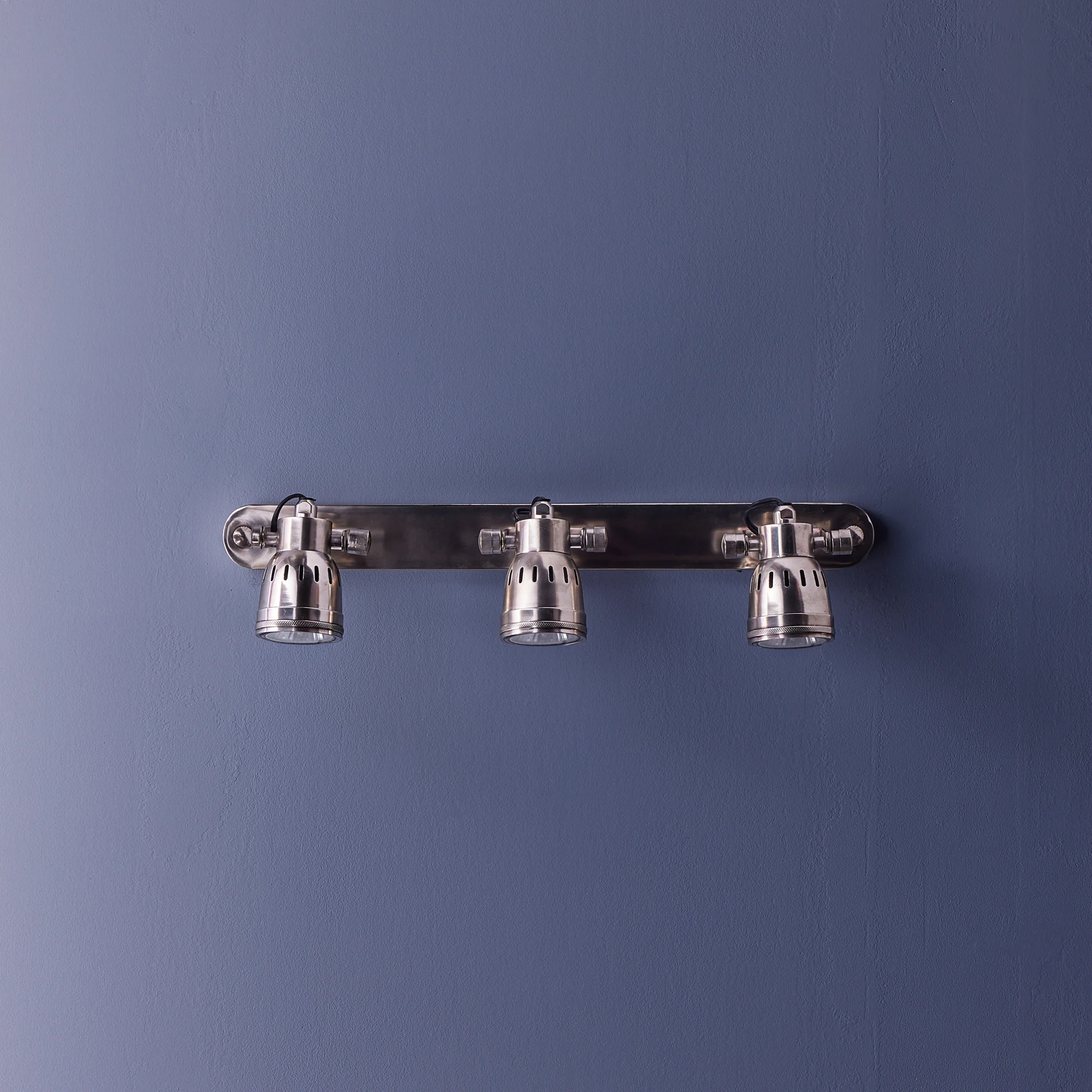 Large and long Humph wall light in antique silver - Image 10