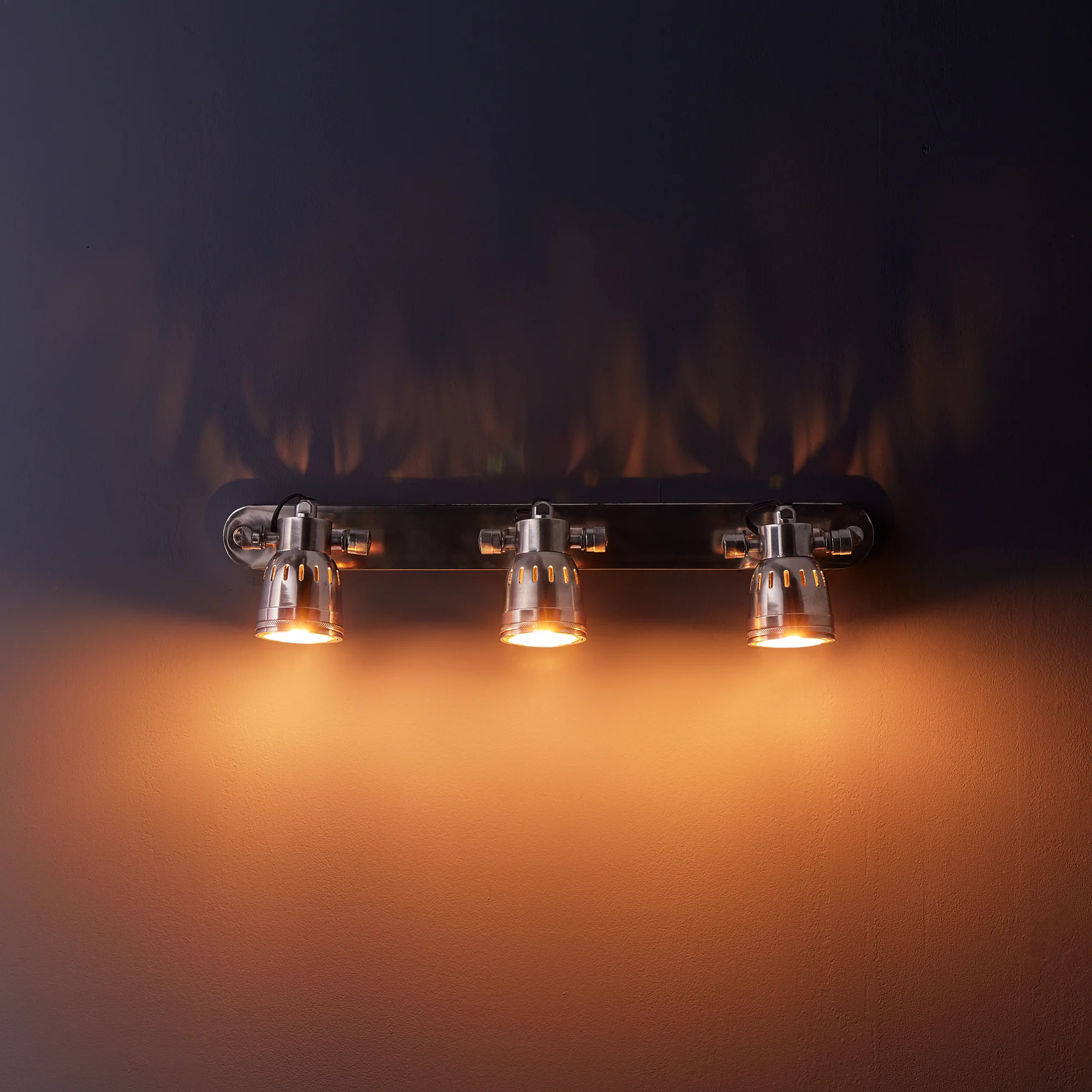 Large and long Humph wall light in antique silver - Image 11