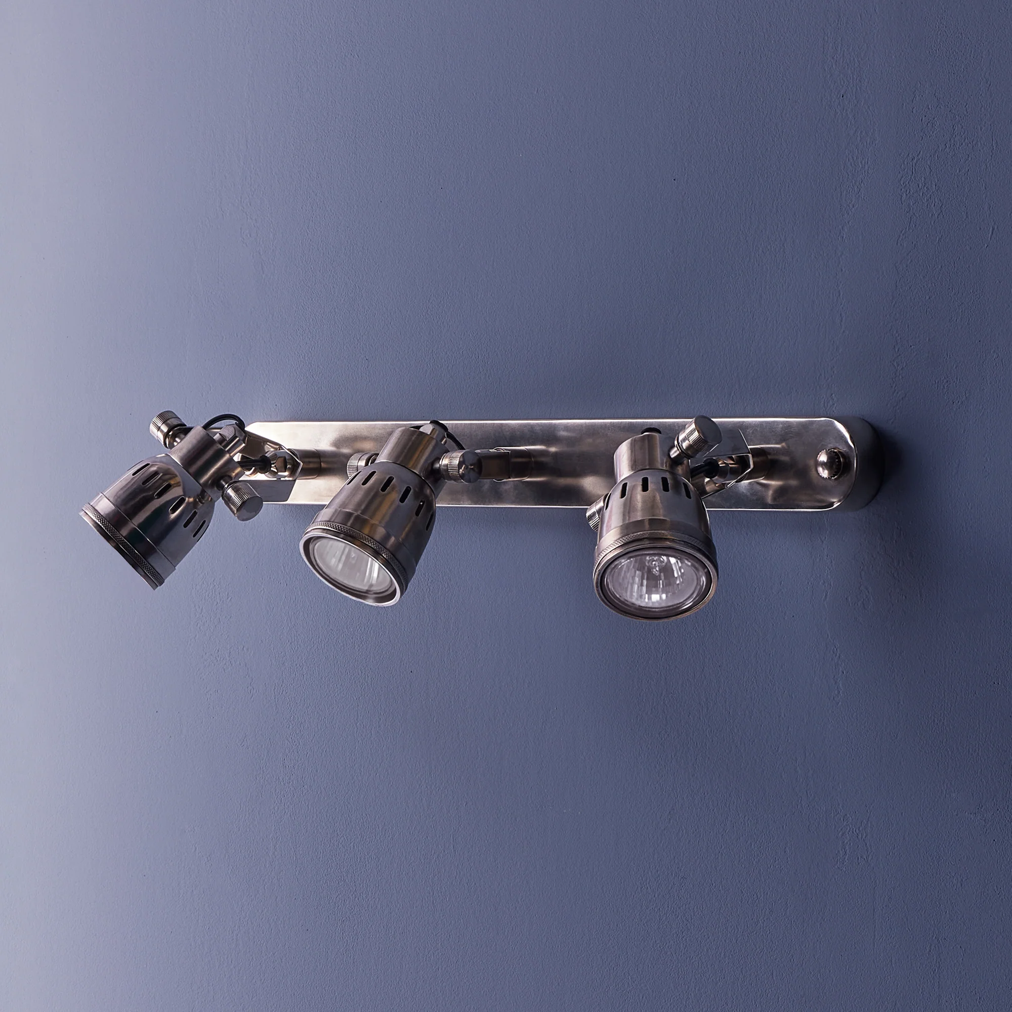 Large and long Humph wall light in antique silver - Image 4